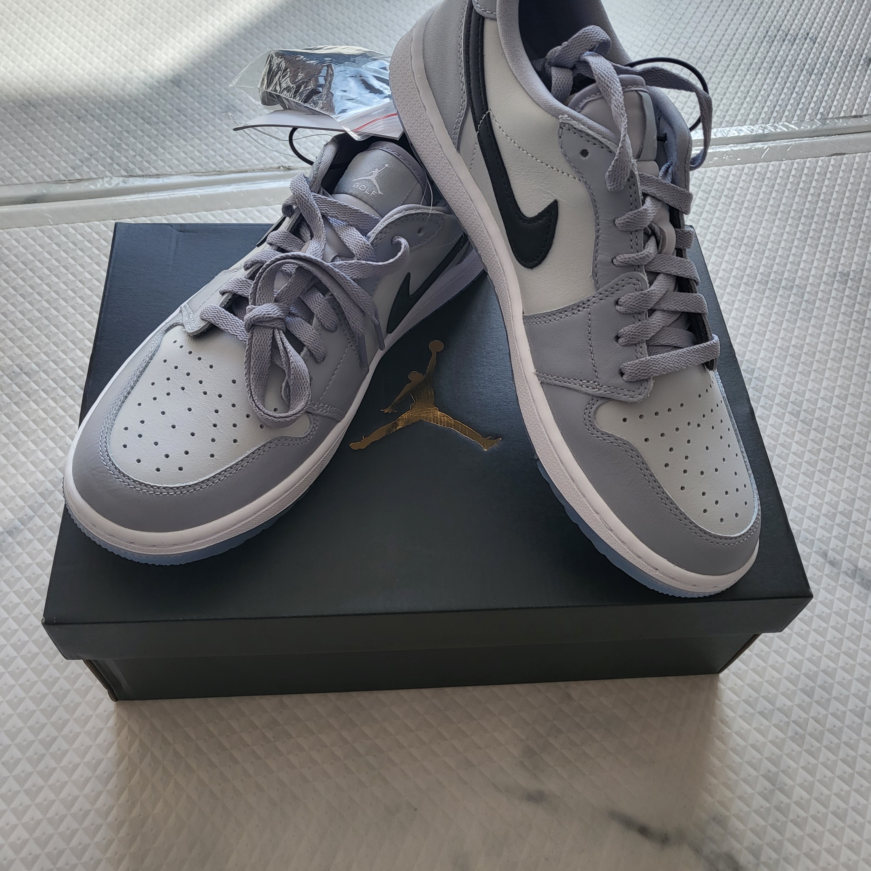 Jordan 1 Low Golf Wolf Grey 착용 스타일