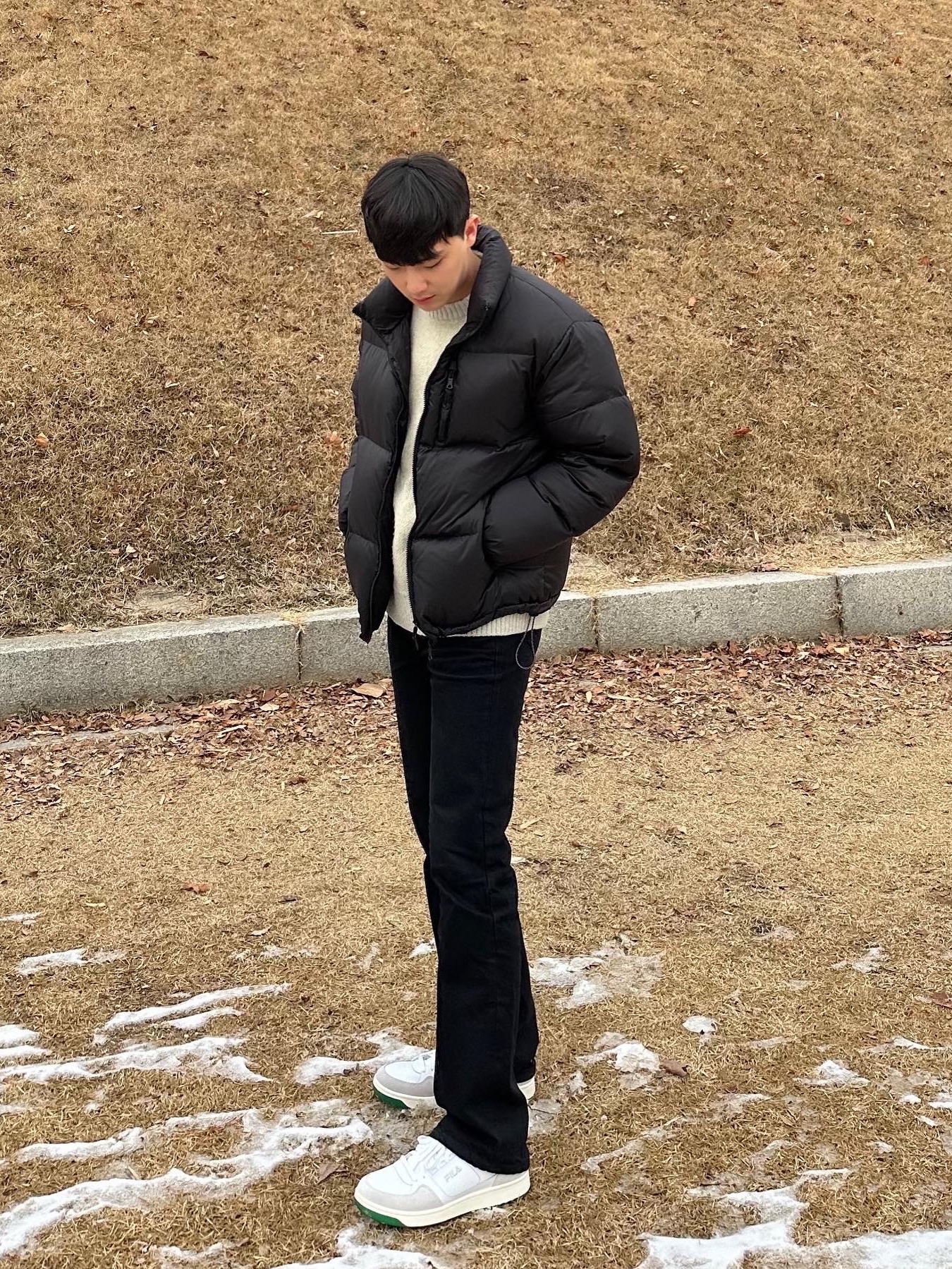 Stussy 8 Ball Heavy Brushed Mohair Sweater Cream 착용 스타일 - 1