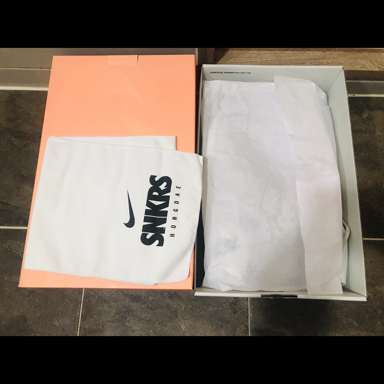 Nike x Fear of God Air Fear of God Raid Light Bone 착용 스타일 - 5
