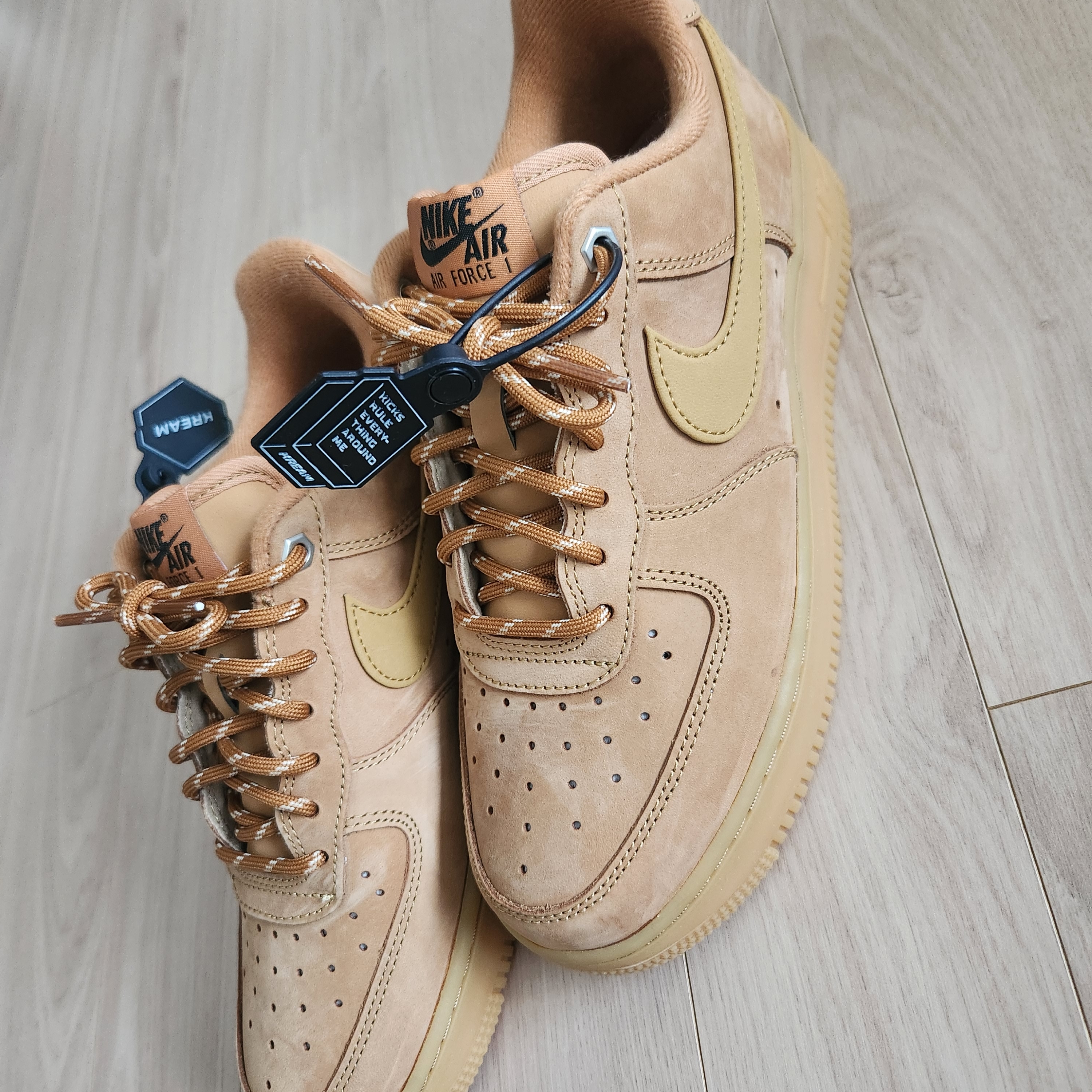 Nike Air Force 1 '07 WB Flax 착용 스타일