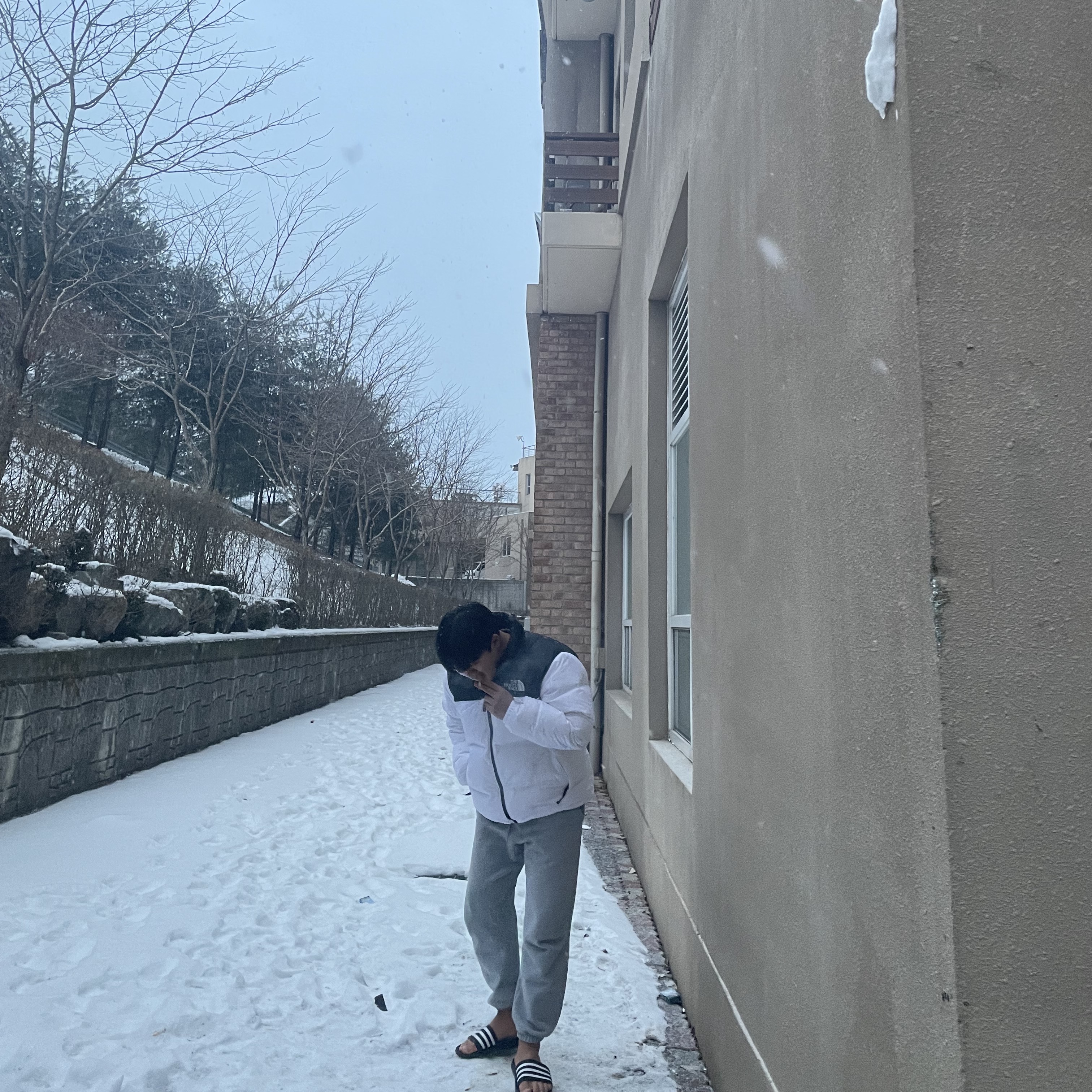 The North Face 1996 Eco Nuptse Jacket White 착용 스타일 - 3