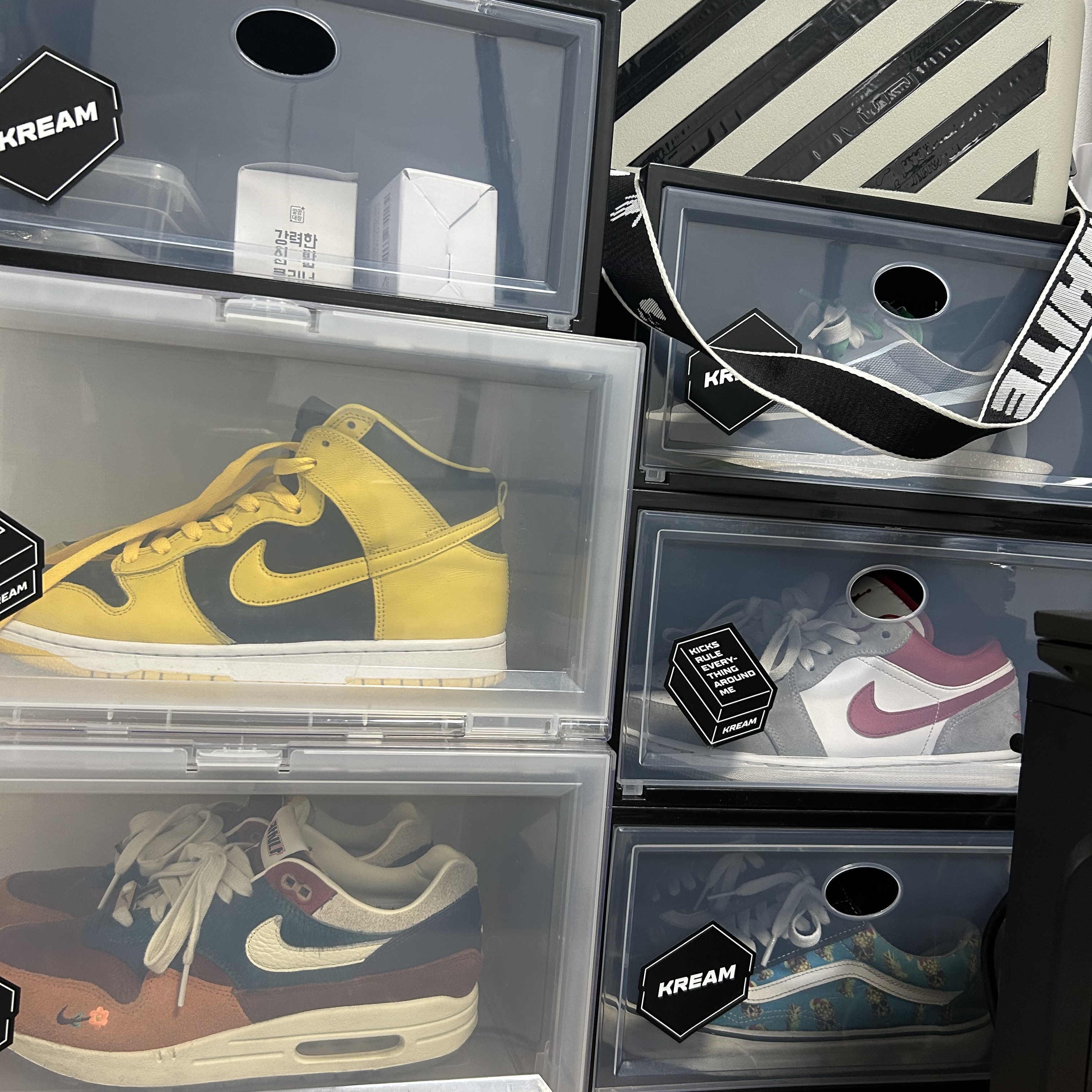 Jordan 1 Low SE Light Smoke Grey Gym Red, Nike Dunk High SP Varsity Maize 착용 스타일