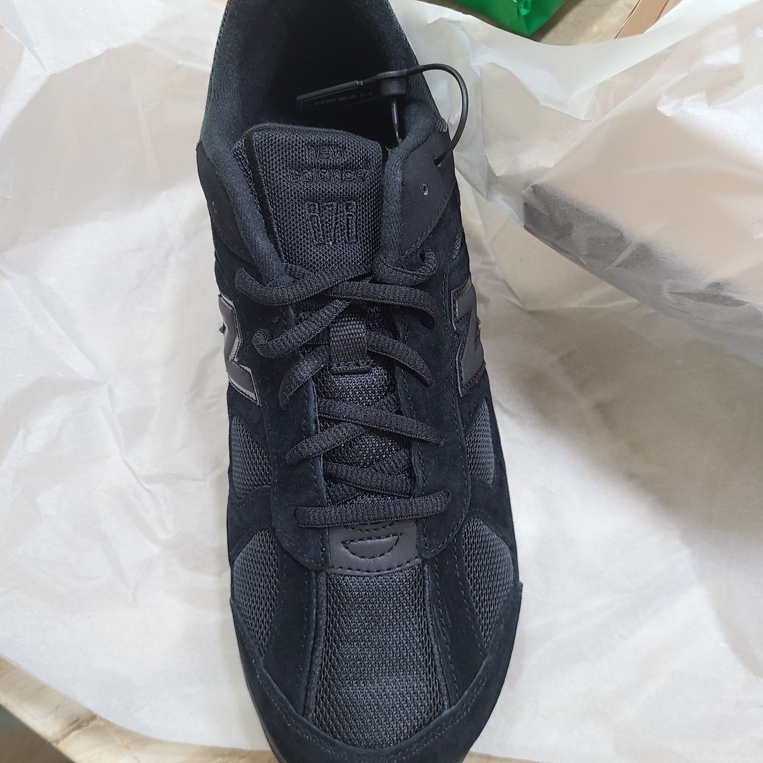 New Balance 878 Triple Black 착용 스타일