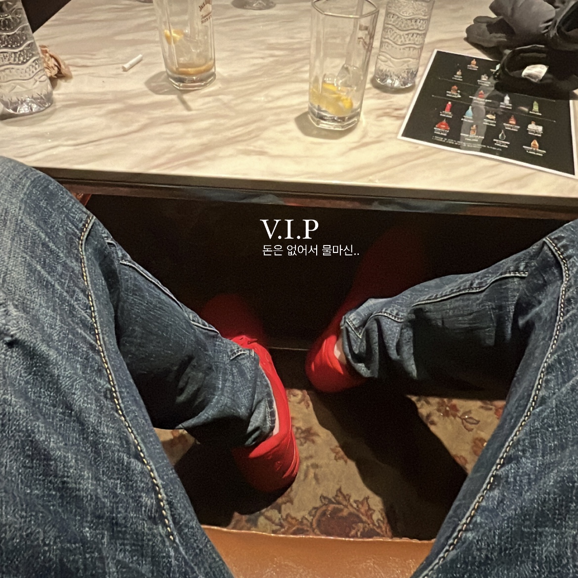 Nike Air Force 1 '07 LV8 Low 1 Triple Red 착용 스타일 - 3