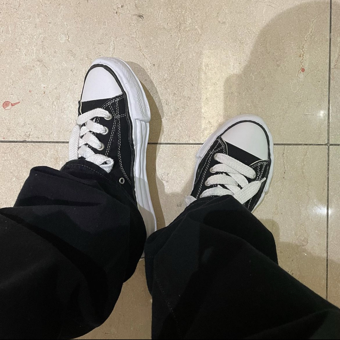 Maison Mihara Yasuhiro Peterson OG Sole Canvas Low Sneakers Black 착용 스타일