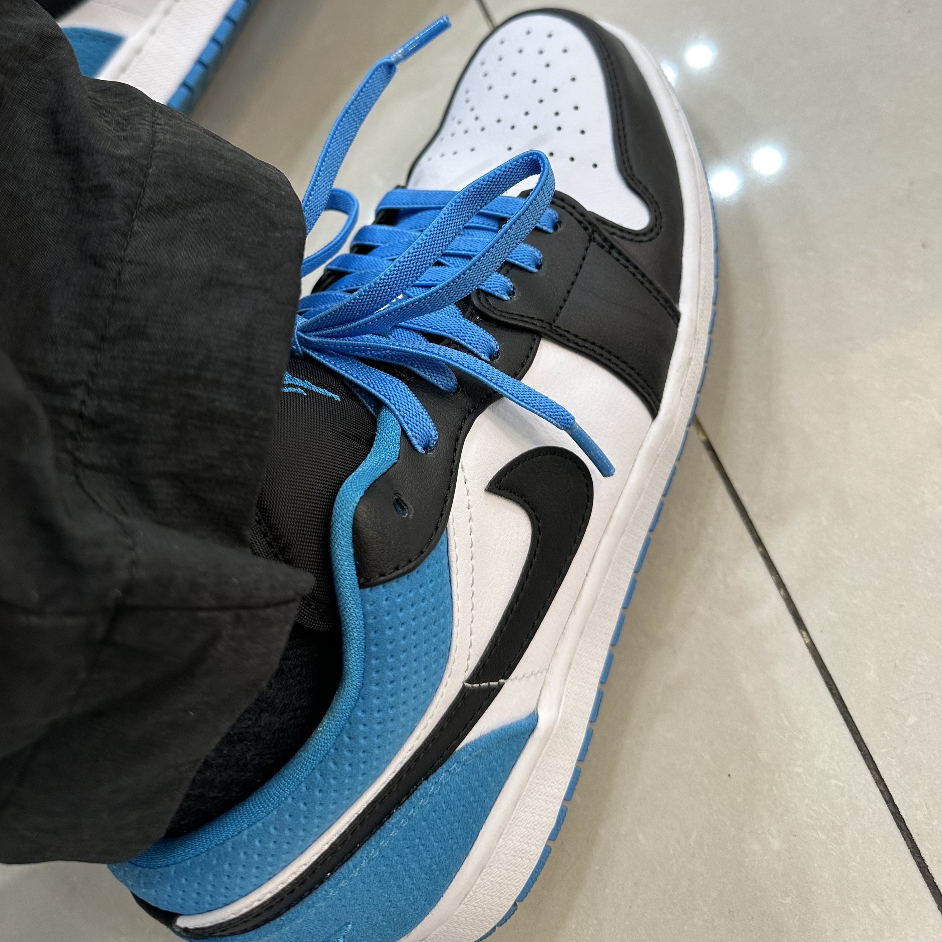 Jordan 1 Low SE Laser Blue 착용 스타일 - 1