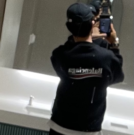 Balenciaga Politicial Campaign Sweatshirt Black, Balenciaga Logo Cap Black 착용 스타일
