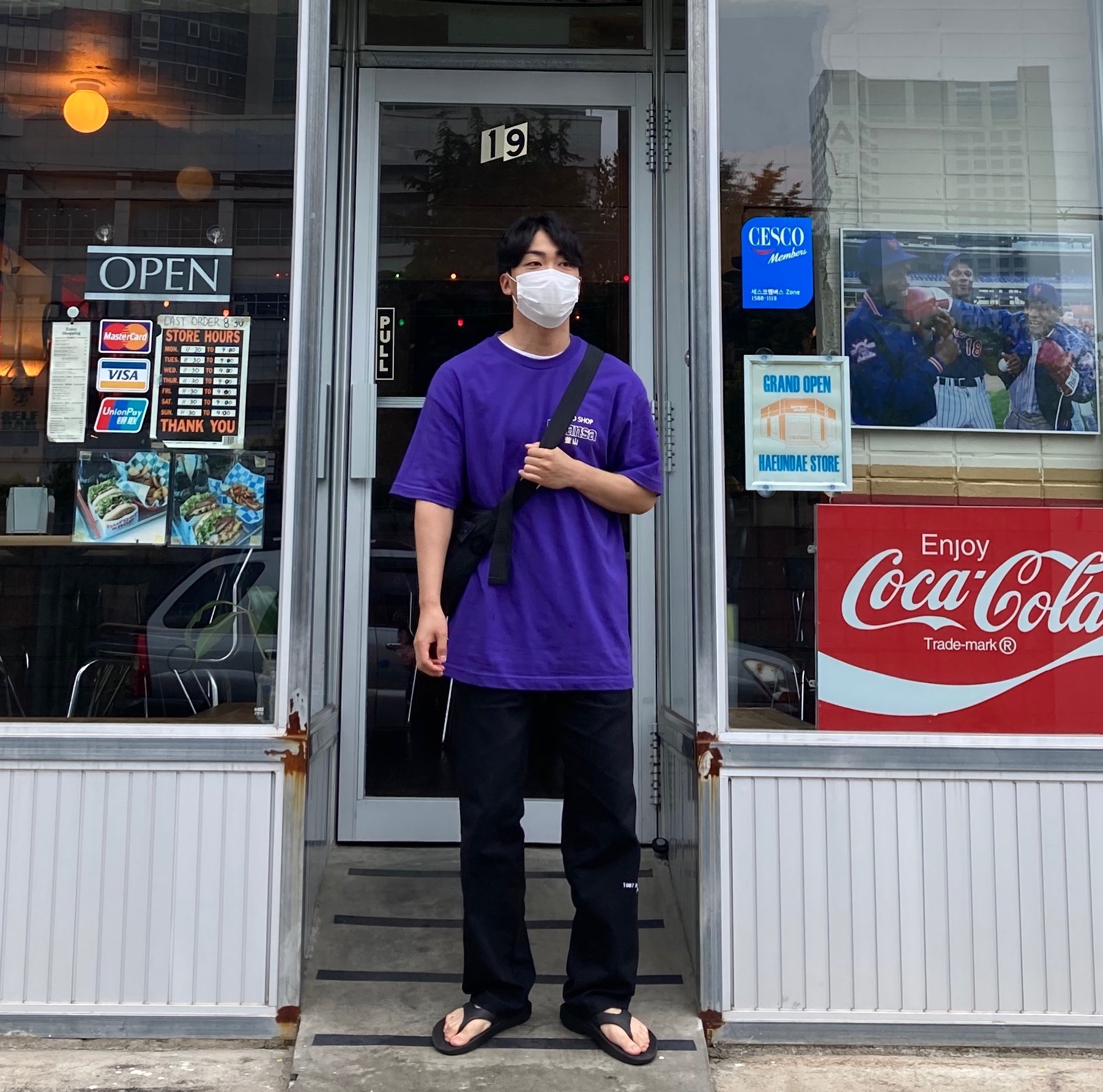 Oofos OOriginal Black 착용 스타일