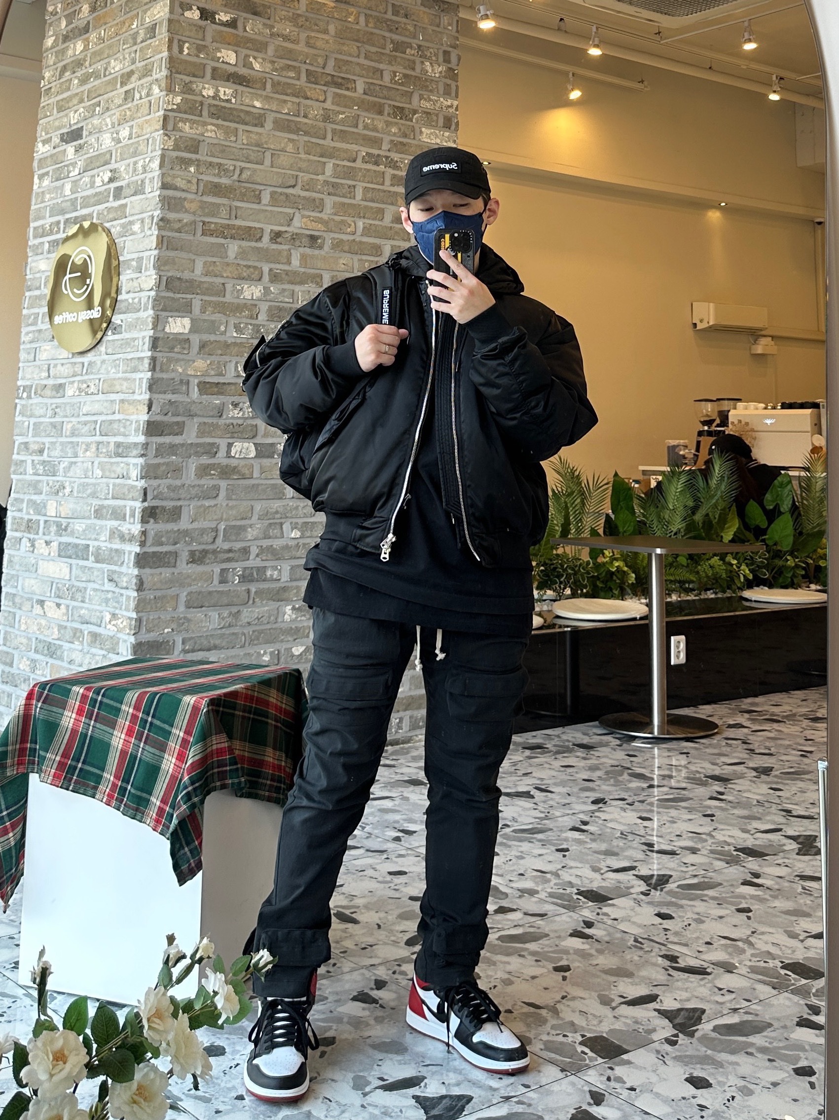 Supreme Military Camp Cap Black - 22FW, Supreme Backpack Black - 22FW 착용 스타일