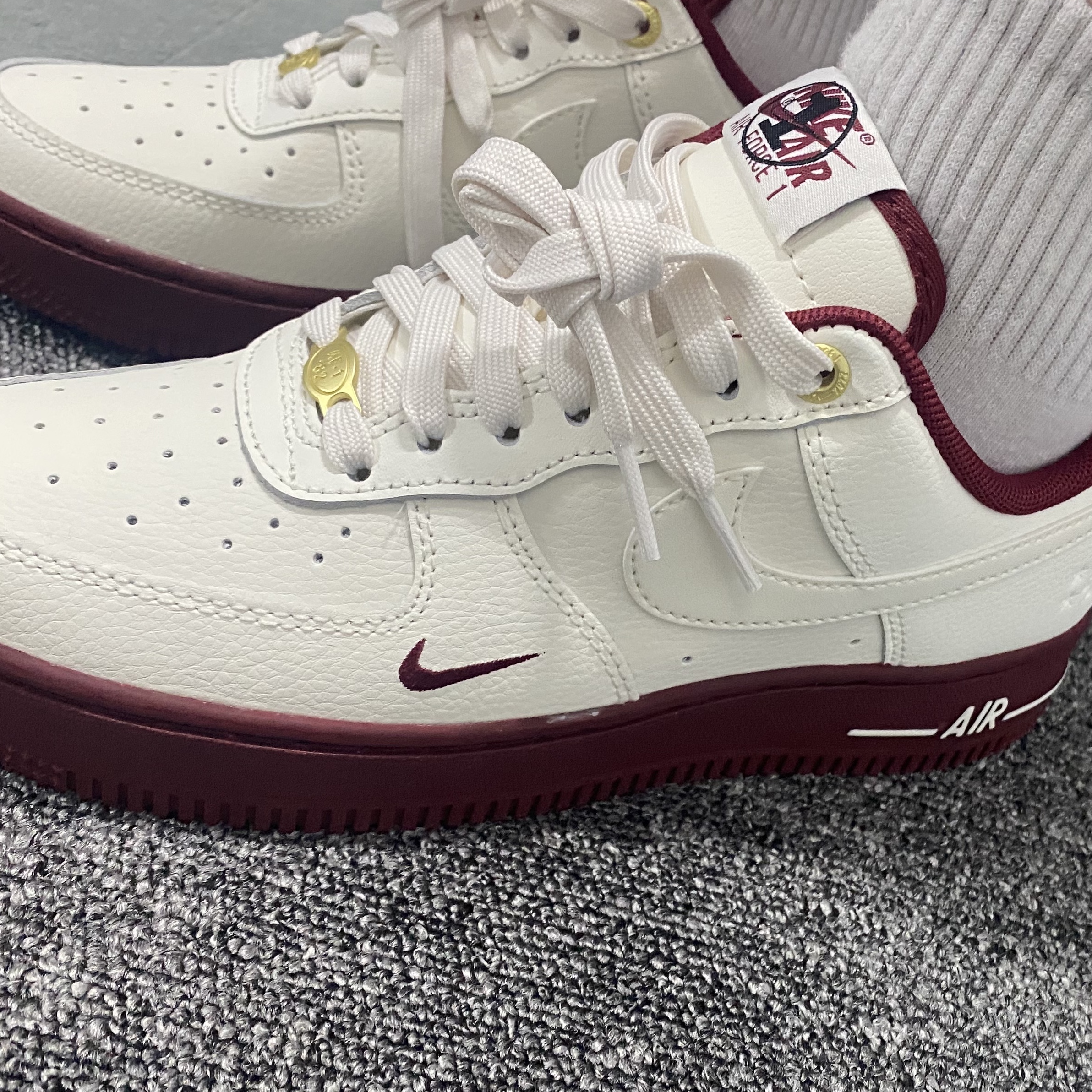 (W) Nike Air Force 1 '07 SE 40th Anniversary Join Forces Sail Team Red 착용 스타일 - 2