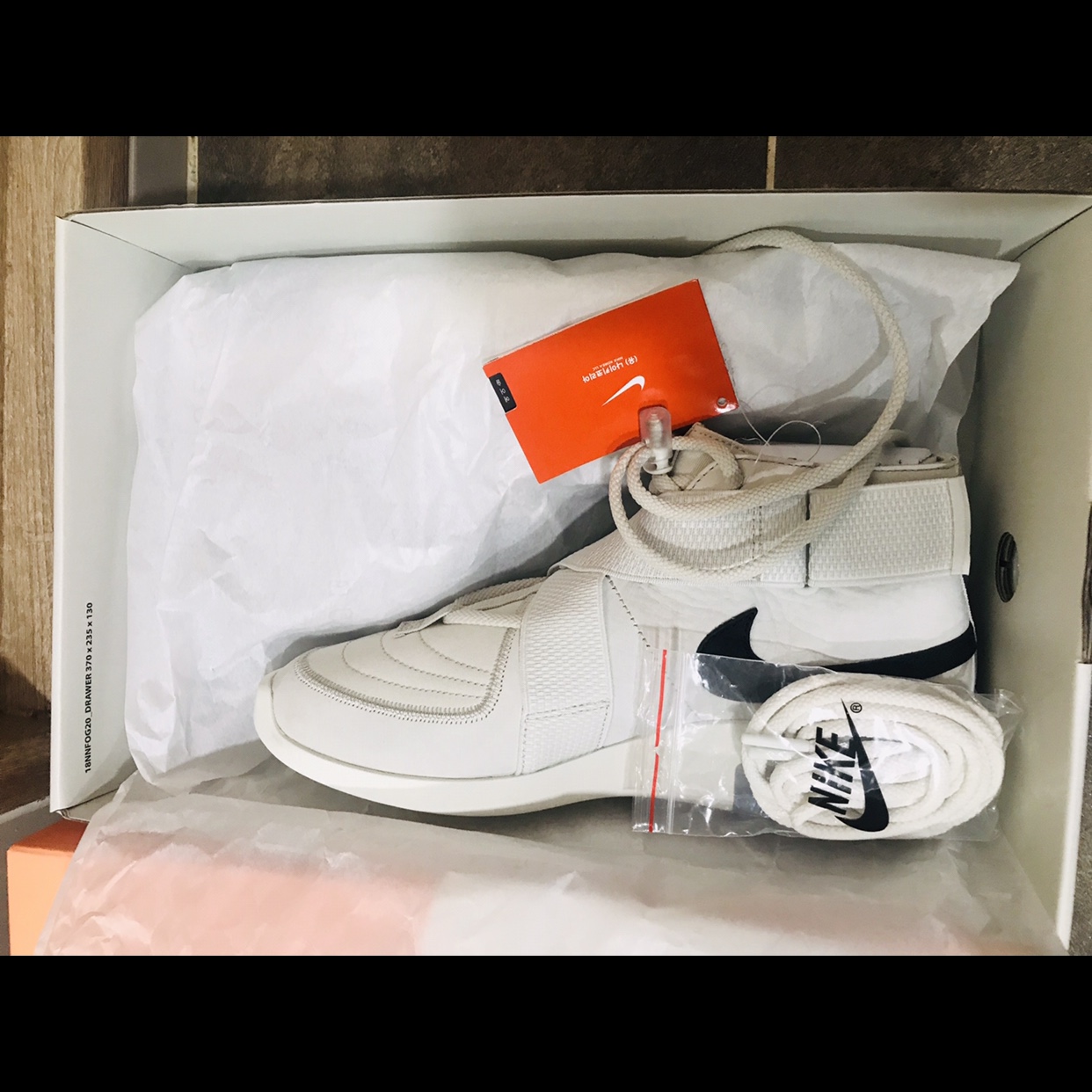 Nike x Fear of God Air Fear of God Raid Light Bone 착용 스타일 - 2