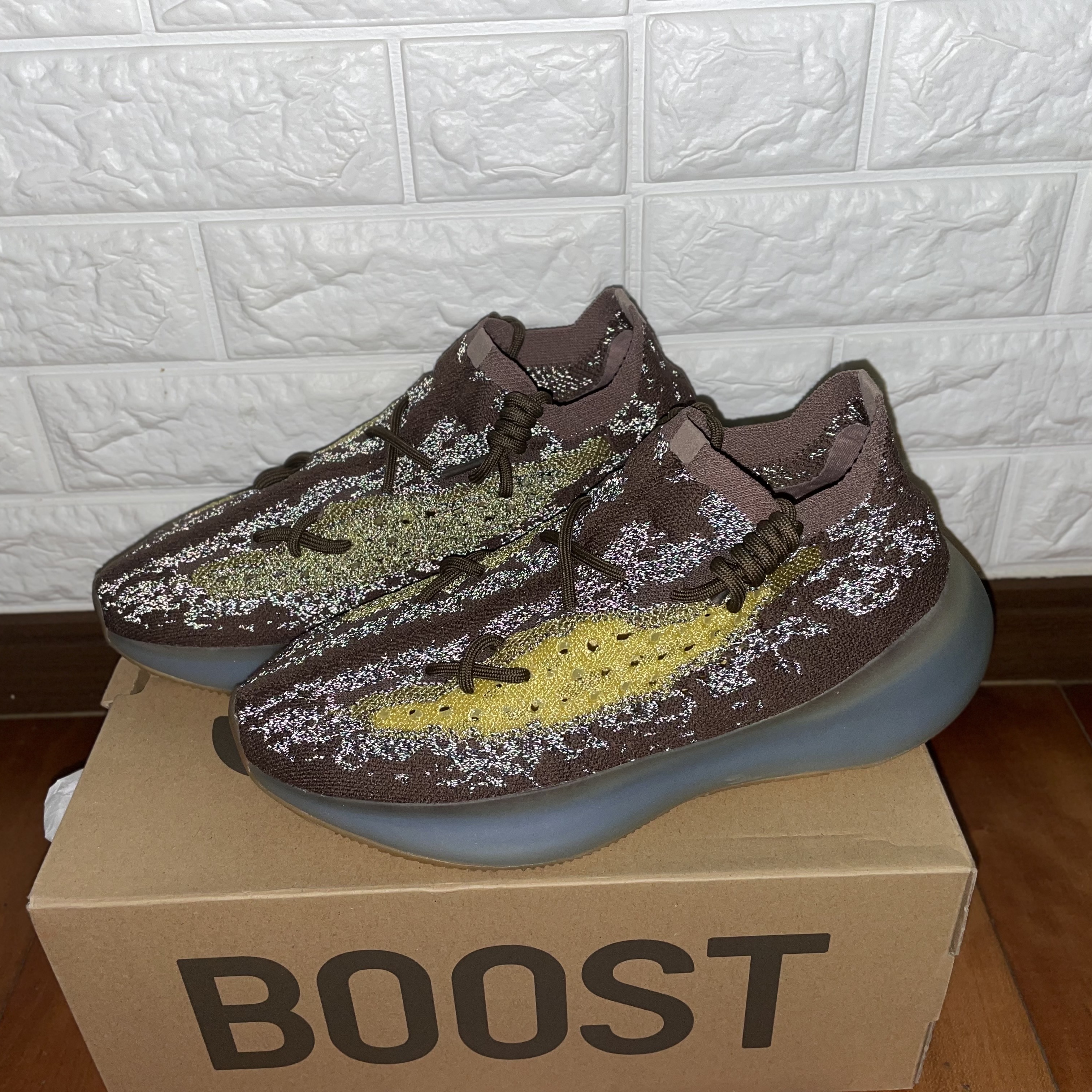 Adidas Yeezy Boost 380 LMNTE - Reflective 착용 스타일