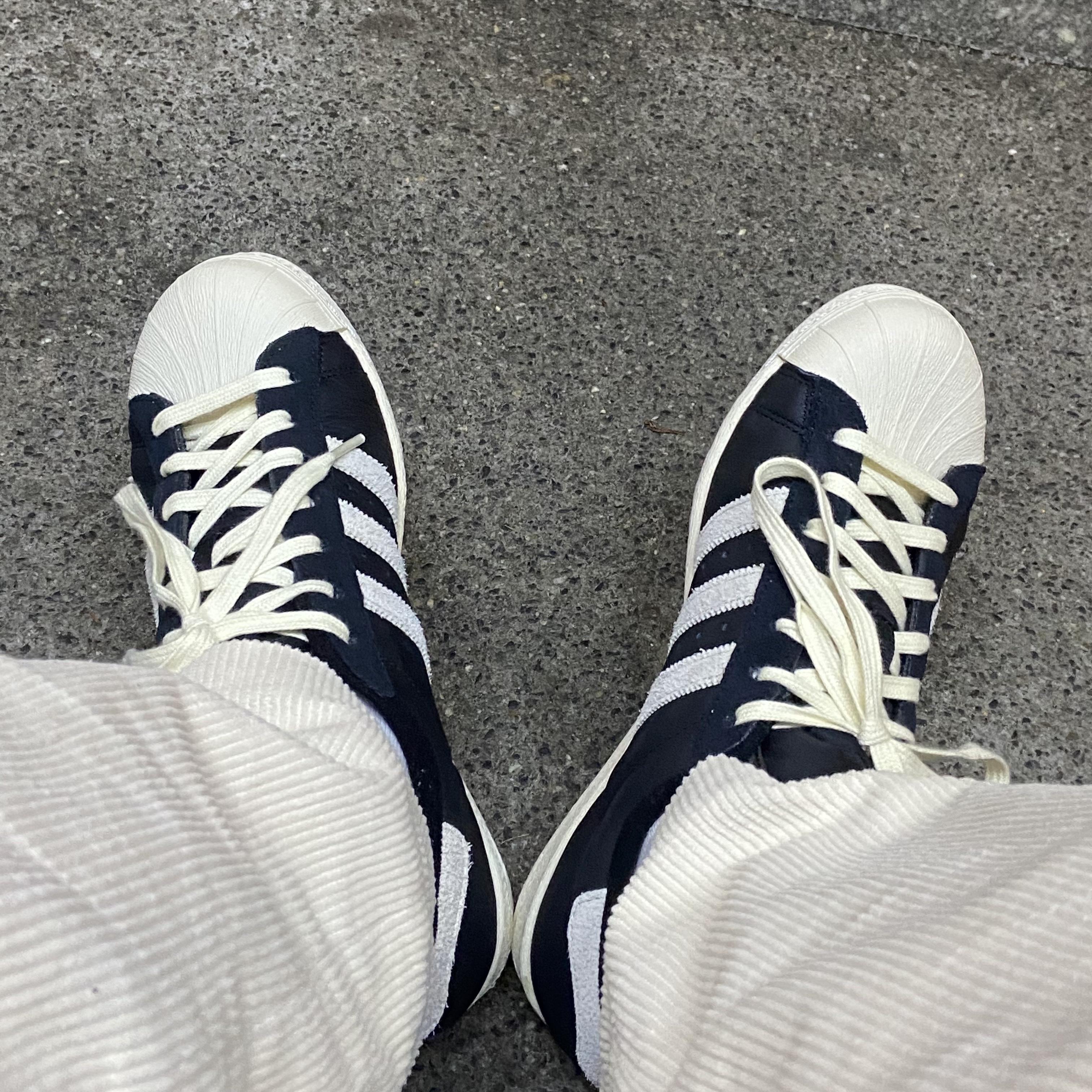 Adidas Superstar 82 Black White 착용 스타일
