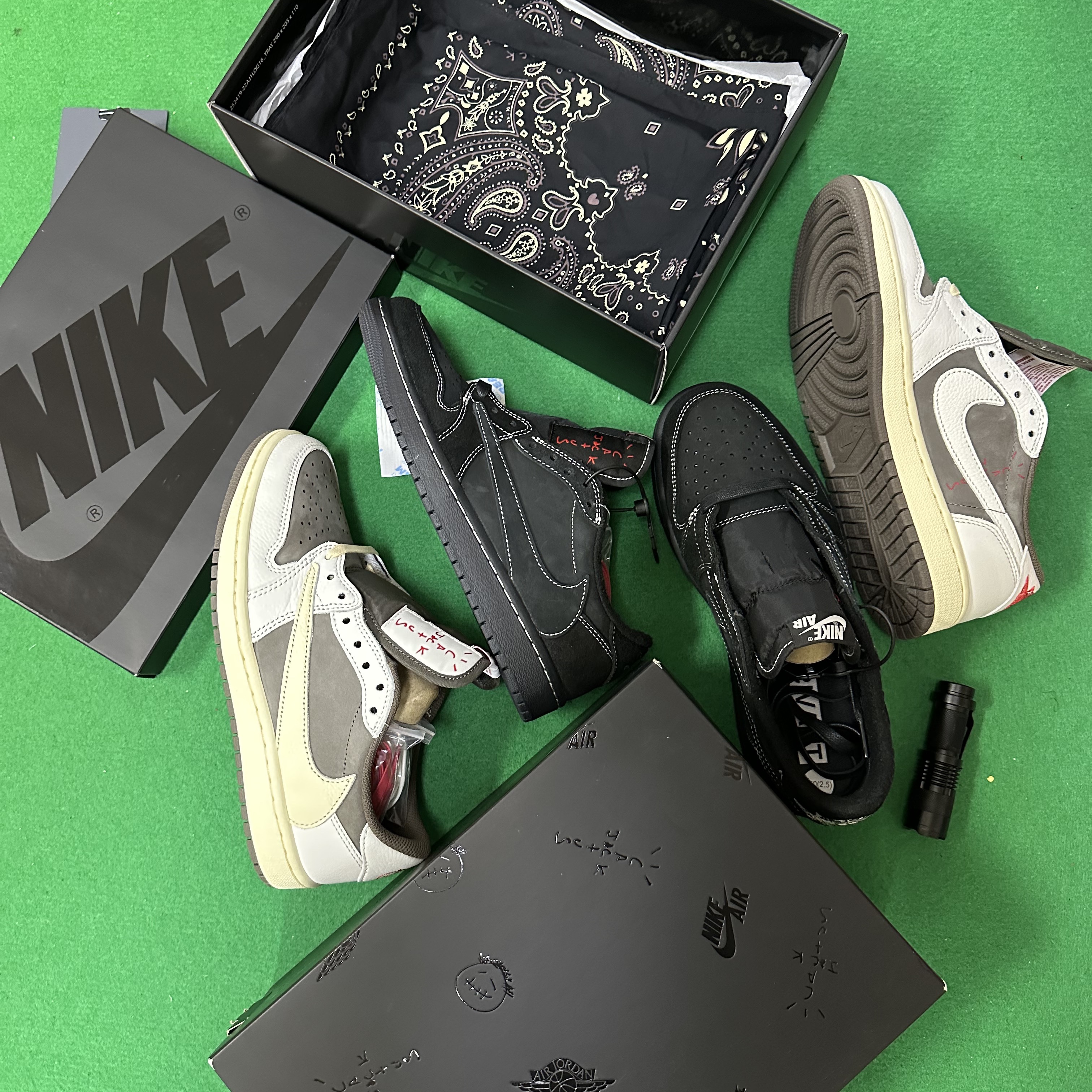 Jordan 1 x Travis Scott Retro Low OG SP Black Phantom, Jordan 1 x Travis Scott Retro Low OG SP Sail and Ridgerock 착용 스타일