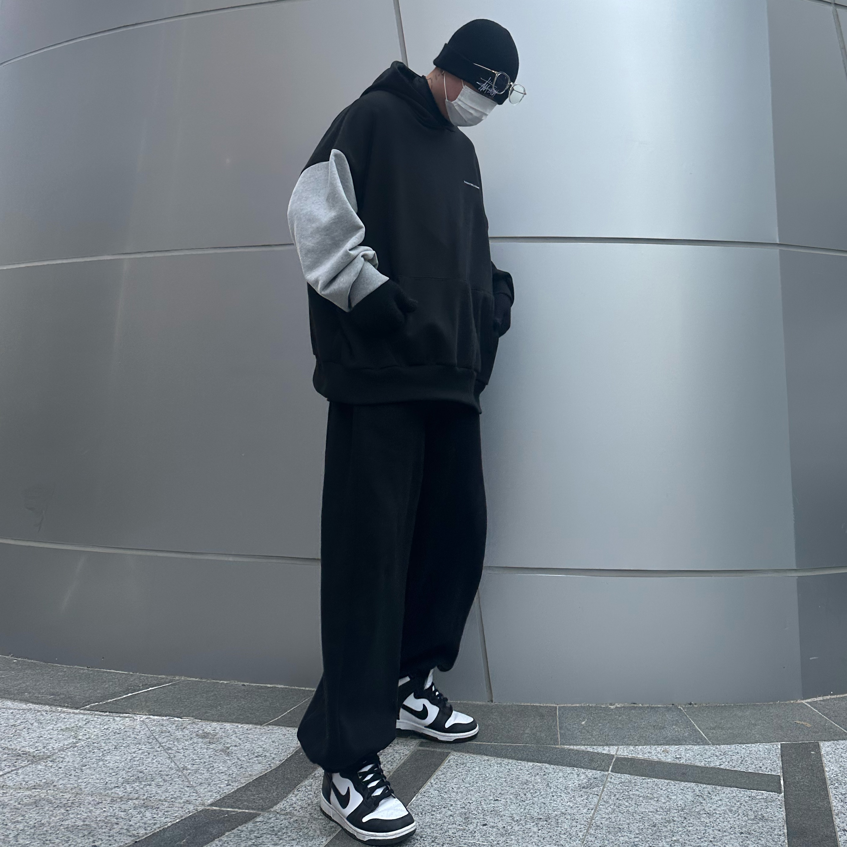 Stussy Big Basic Thinsulate Beanie Black, Nike Dunk High Retro Black and White 착용 스타일 - 1