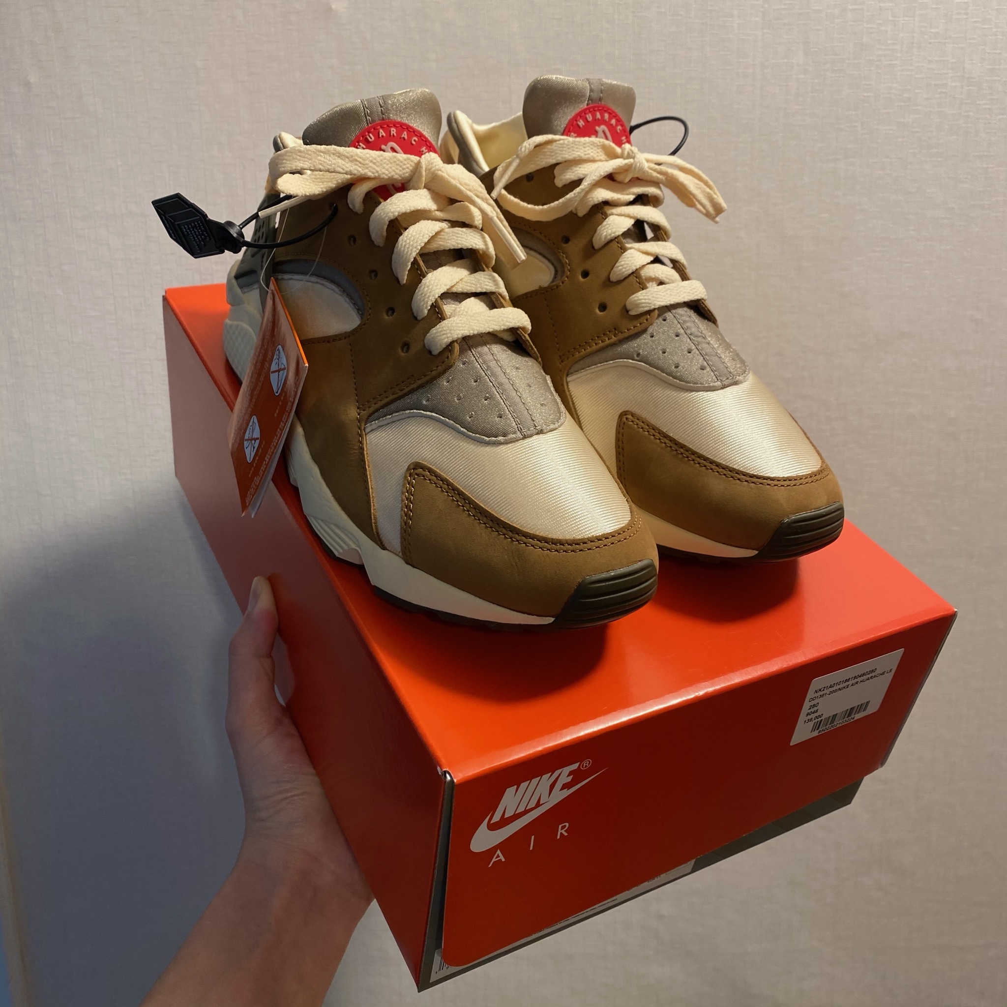 Nike x Stussy Air Huarache LE Desert Oak 착용 스타일 - 4