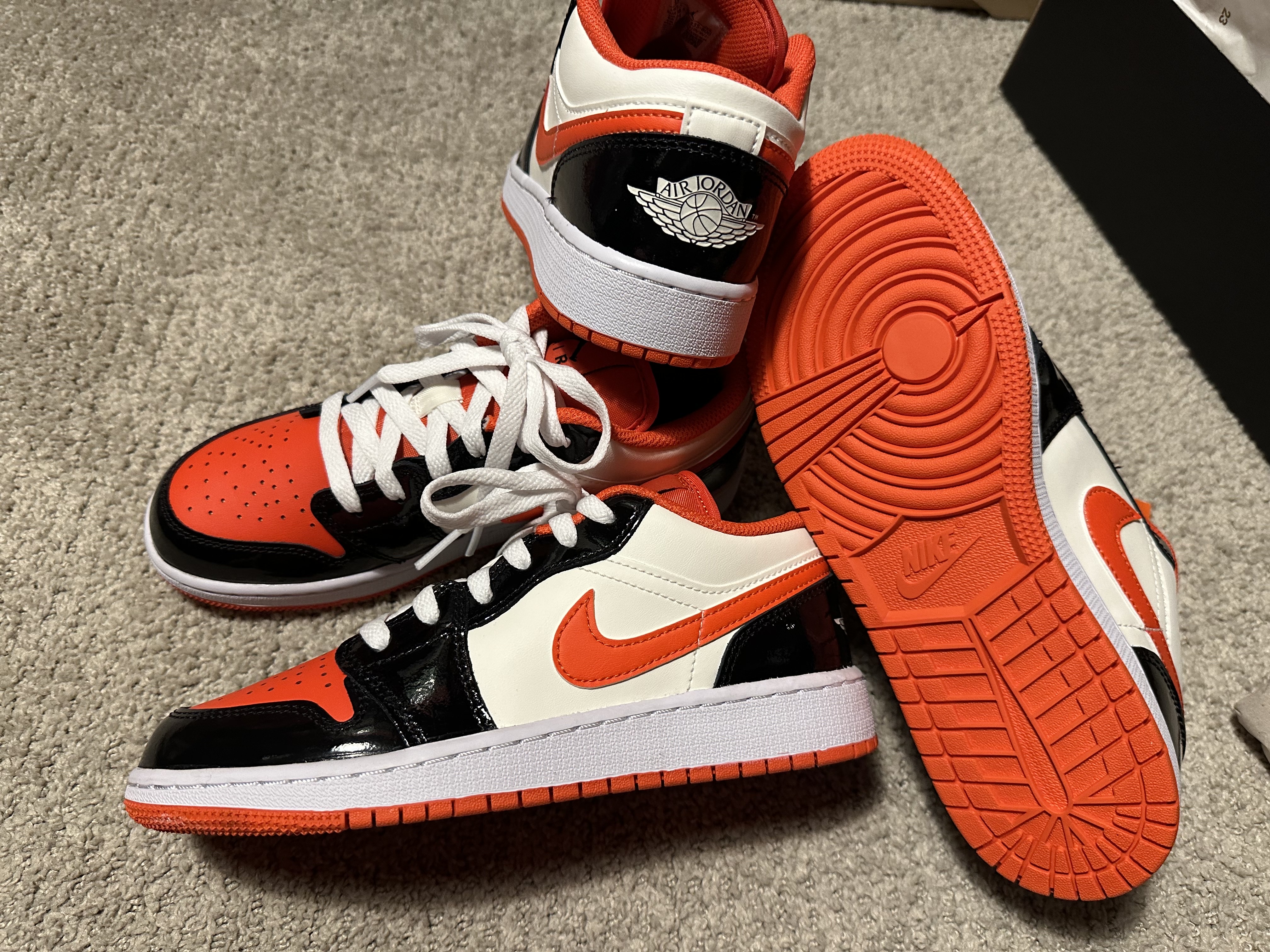 (GS) Jordan 1 Low SE Team Orange Black 착용 스타일 - 1