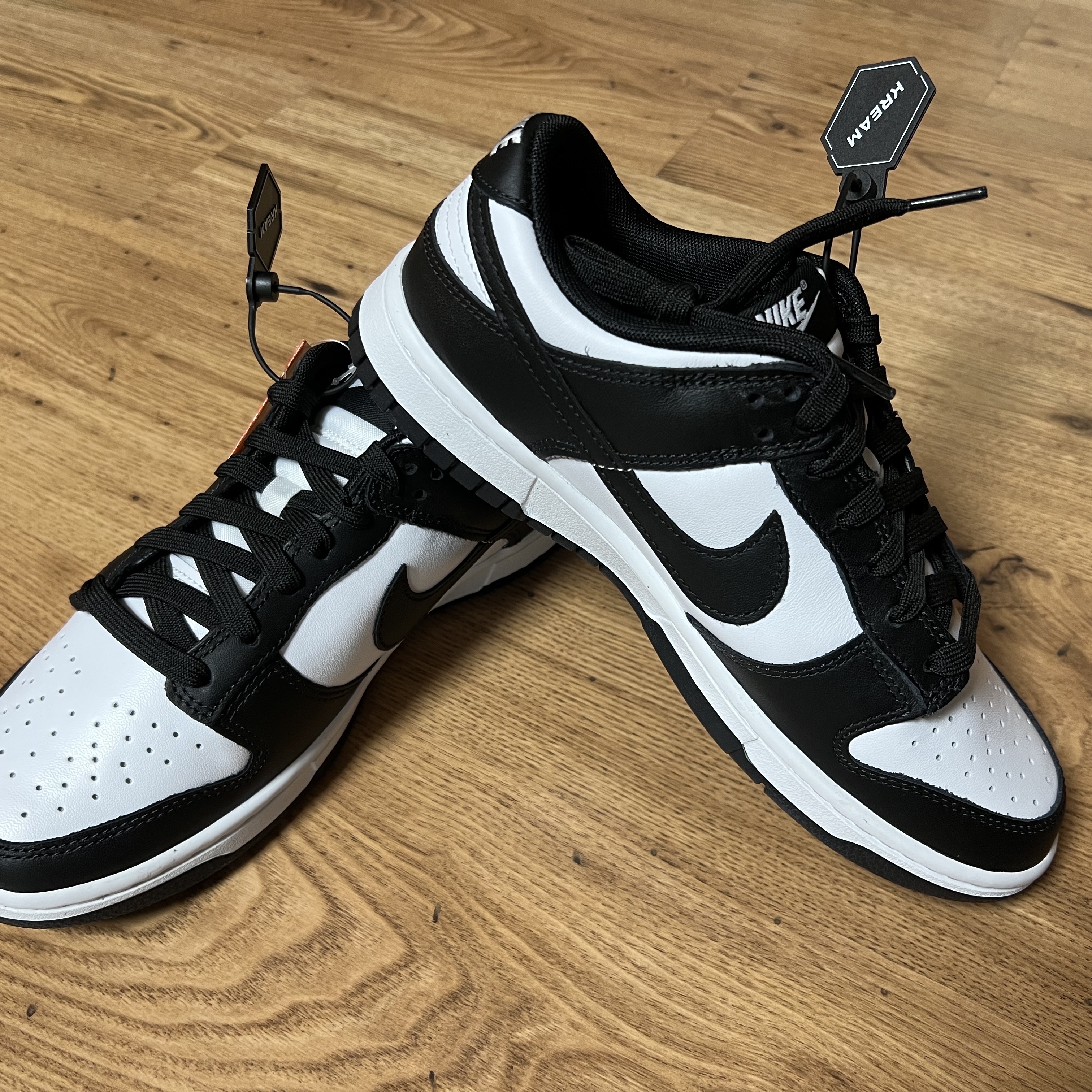 Nike Dunk Low Retro Black 착용 스타일 - 2