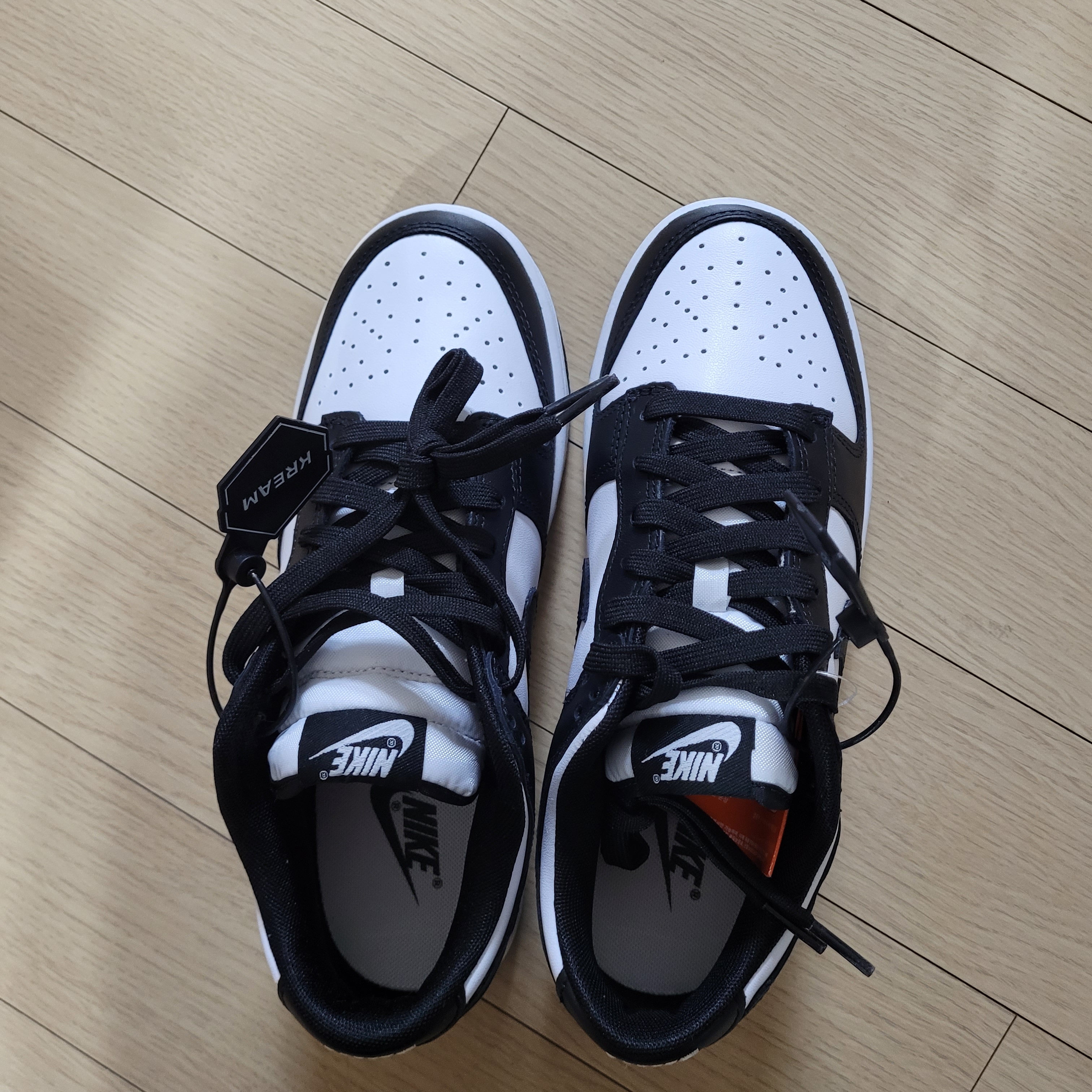 Nike Dunk Low Retro Black 착용 스타일 - 1