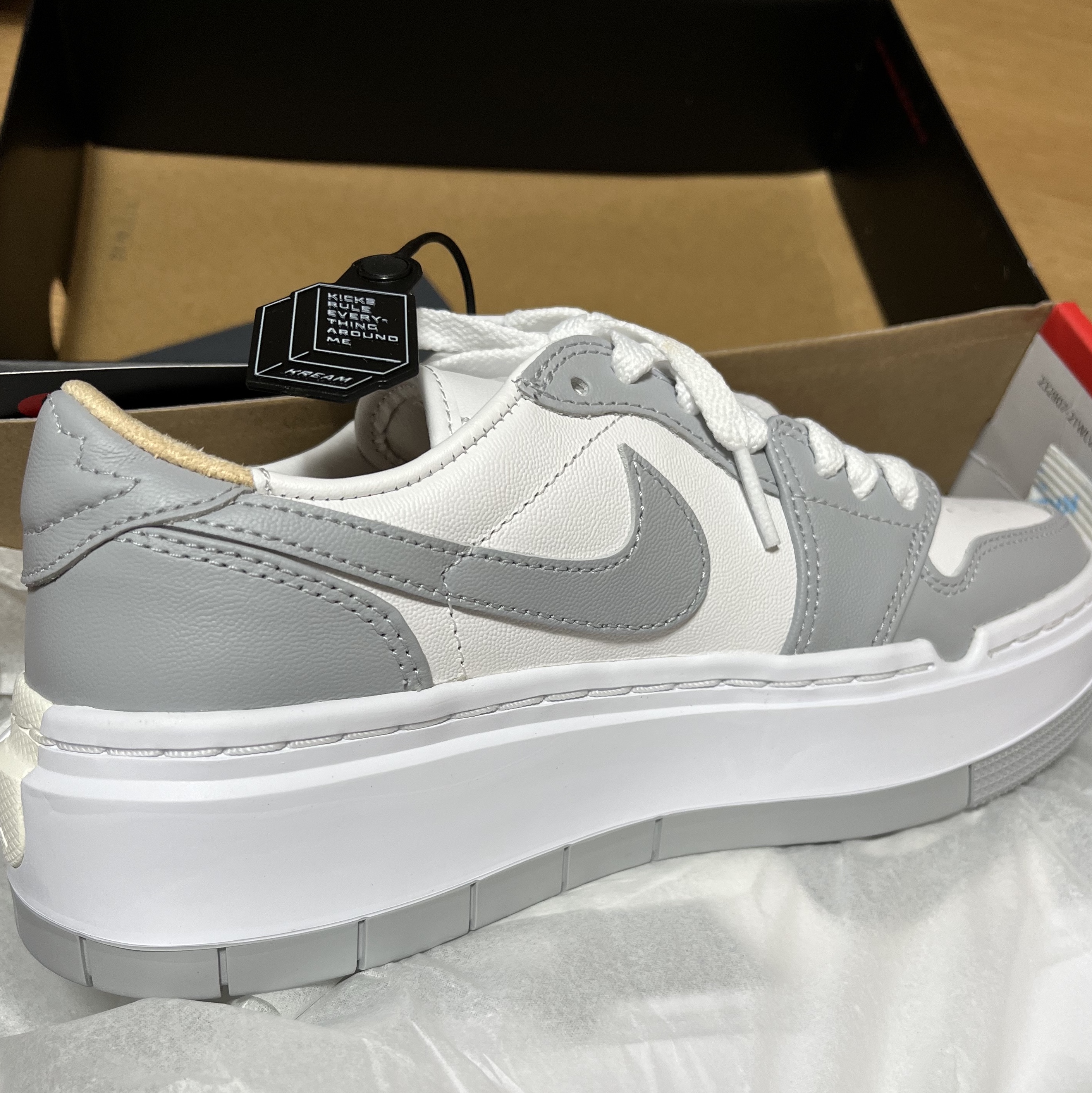 (W) Jordan 1 Elevate Low White and Wolf Grey 착용 스타일