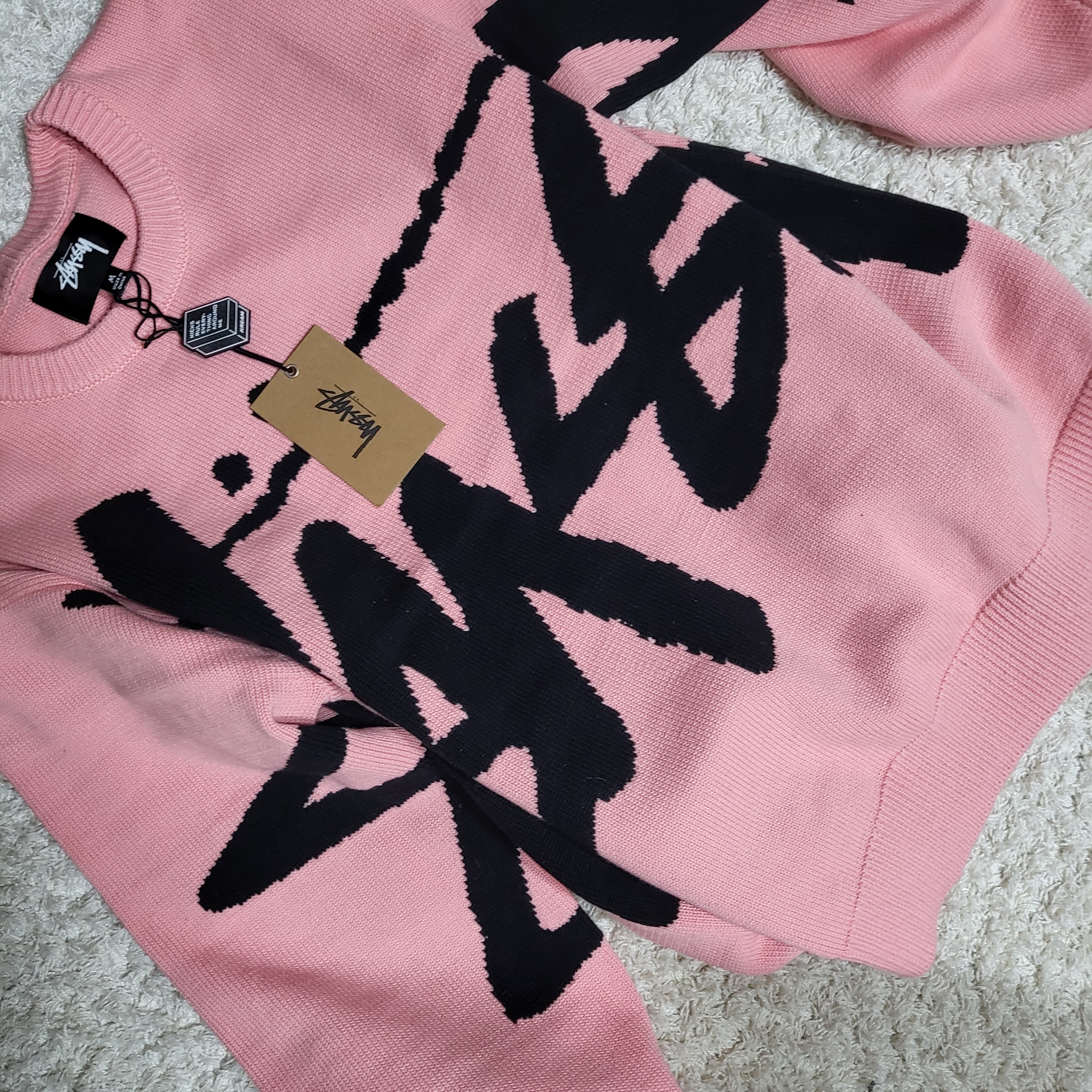 Stussy Stock Sweater Pink 착용 스타일