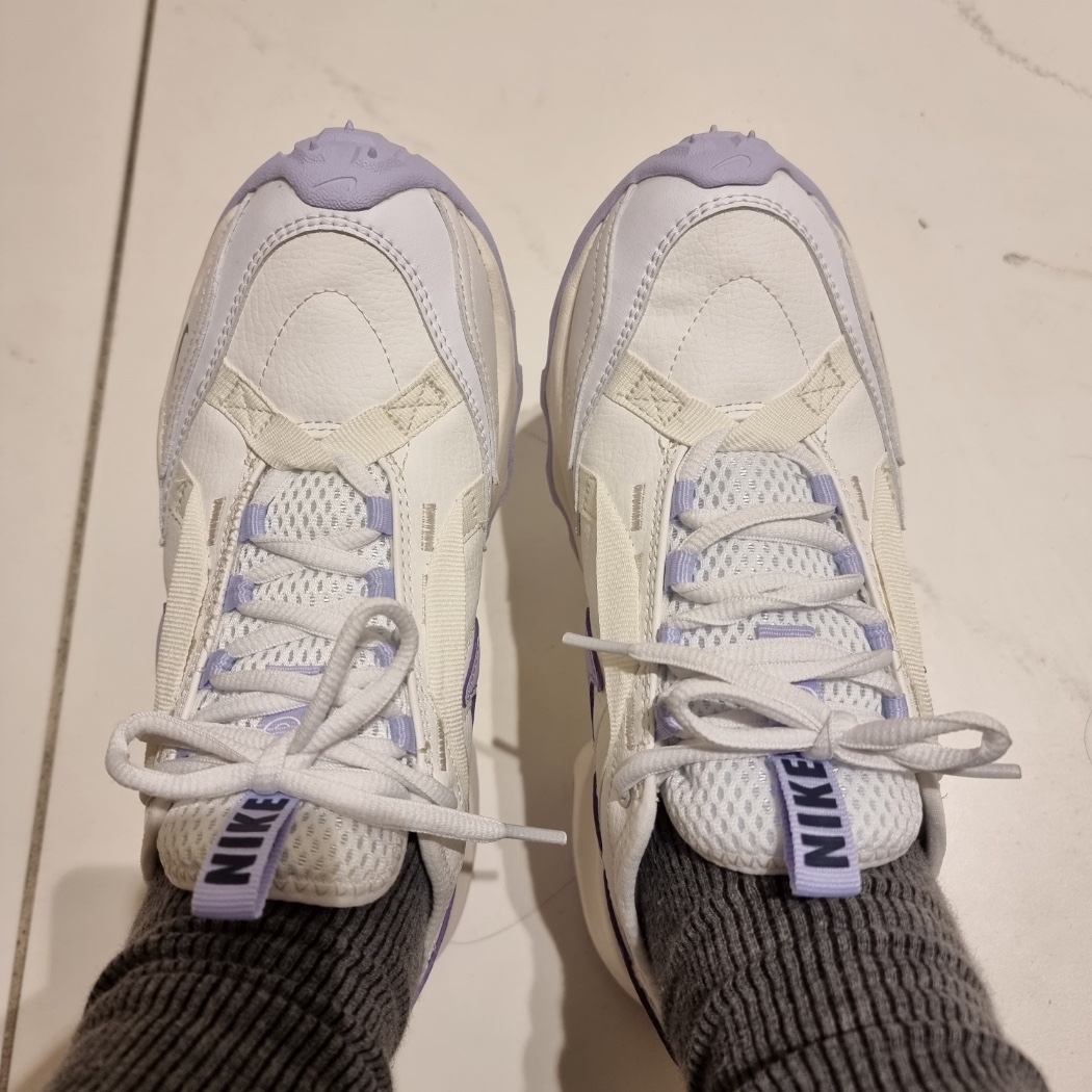 (W) Nike TC 7900 Summit White 착용 스타일 - 2