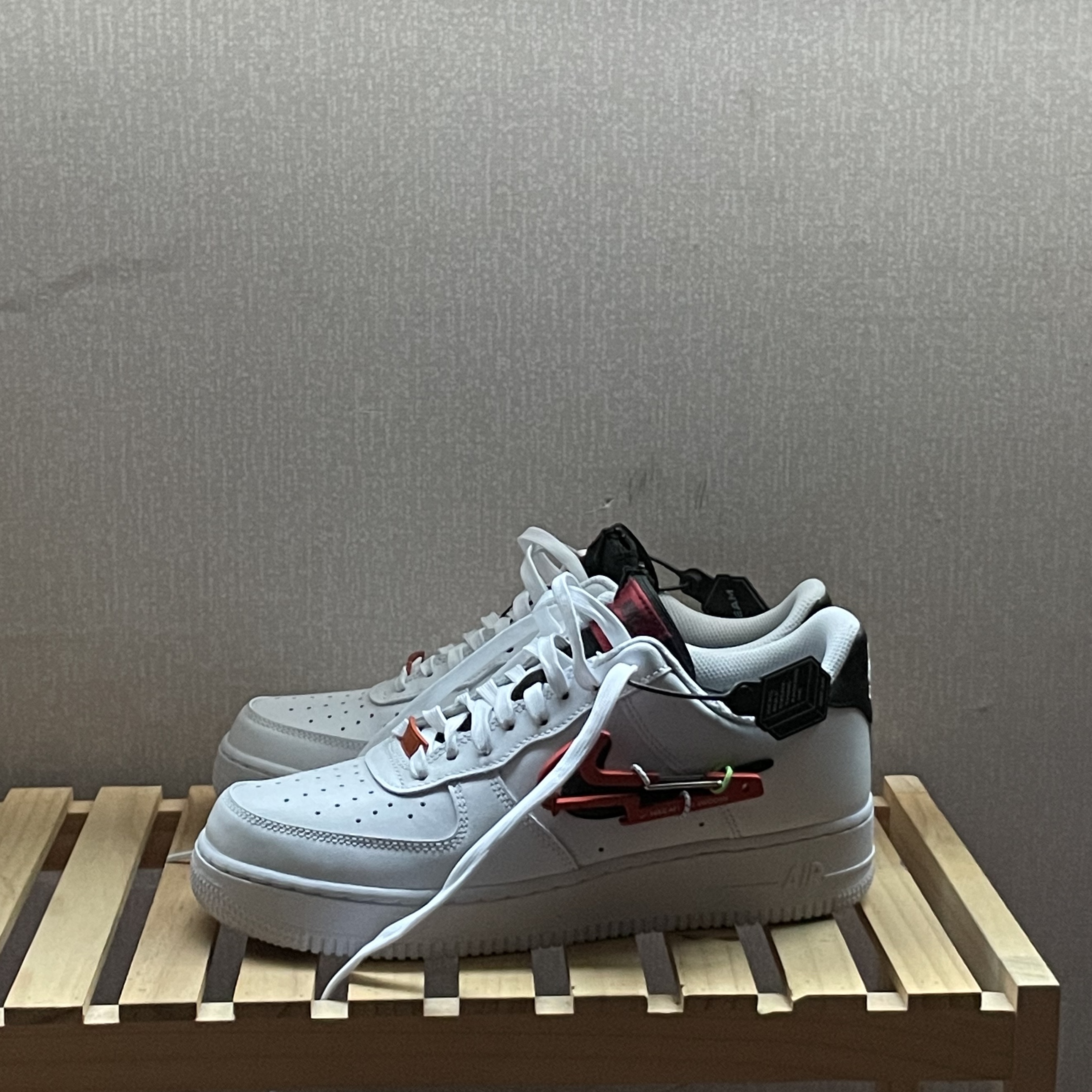 Nike Air Force 1 '07 PRM Carabiner Red, (W) Nike Dunk Low Black 착용 스타일 - 2