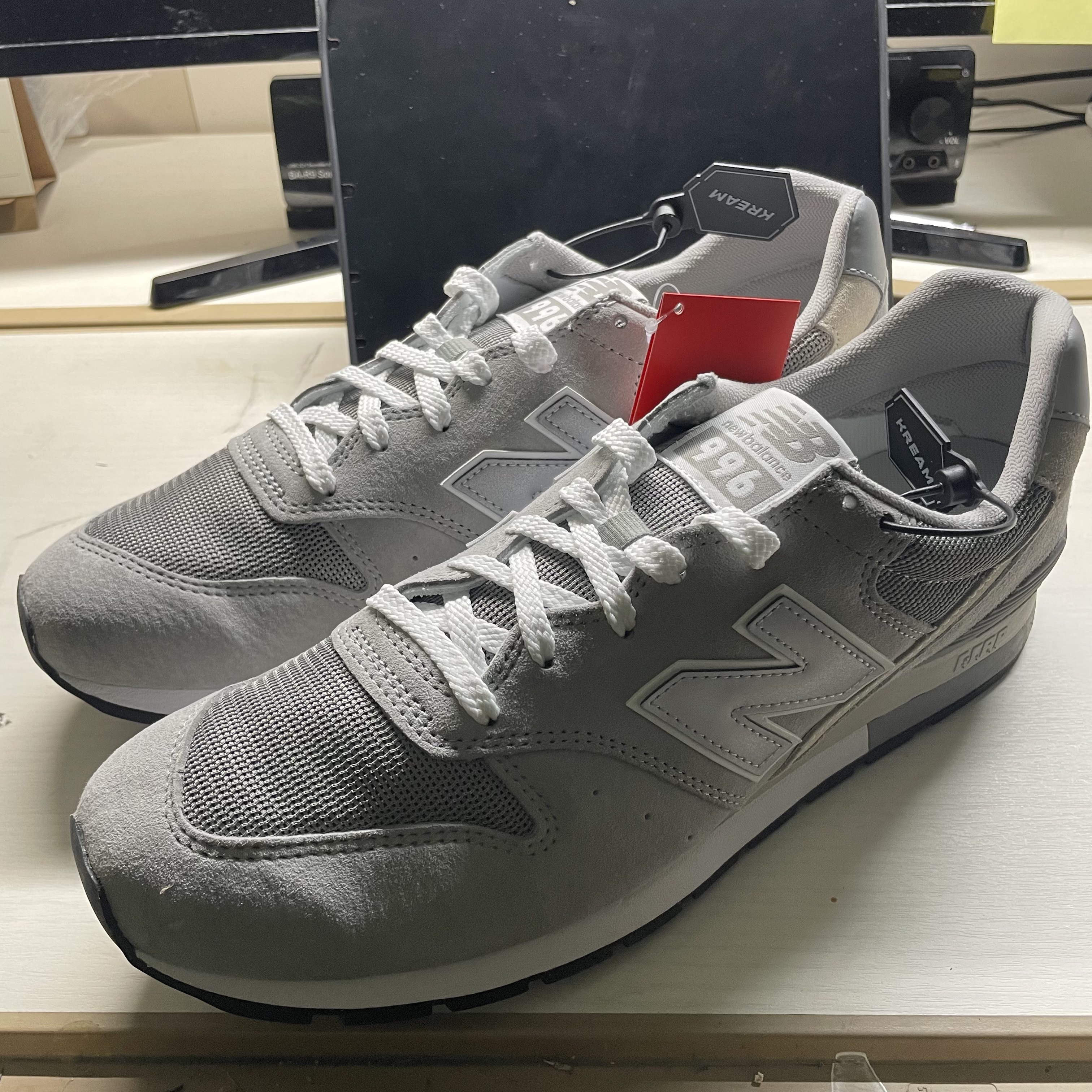 New Balance 996 Grey 착용 스타일