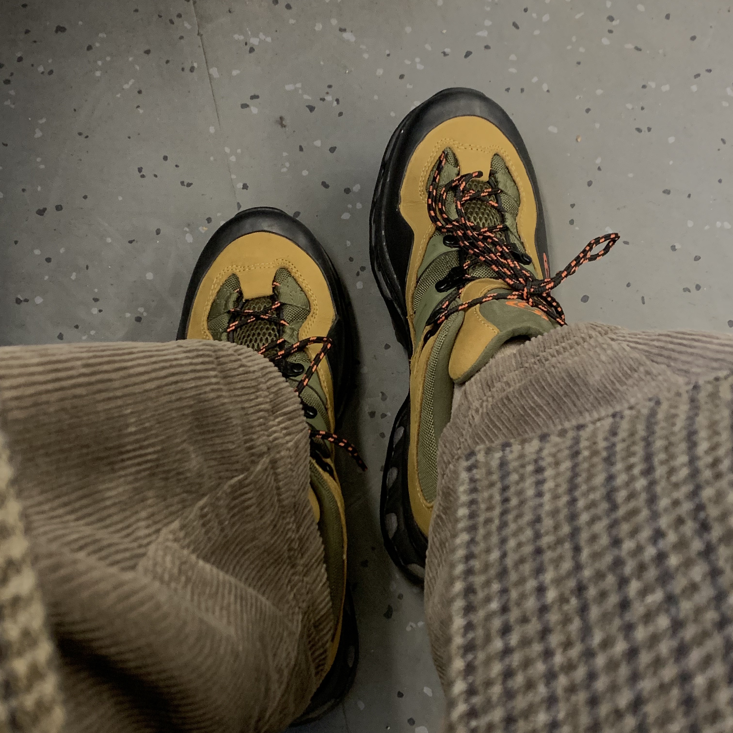 Salomon x The Broken Arm XT-Quest 2 Cumin Olive Night 착용 스타일 - 1
