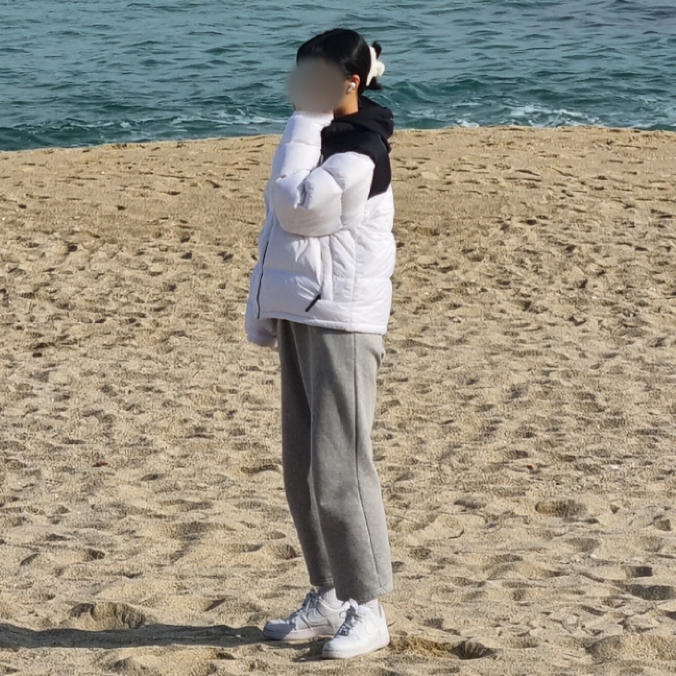 Nike Air Force 1 '07 Low White, The North Face 1996 Eco Nuptse Jacket White 착용 스타일