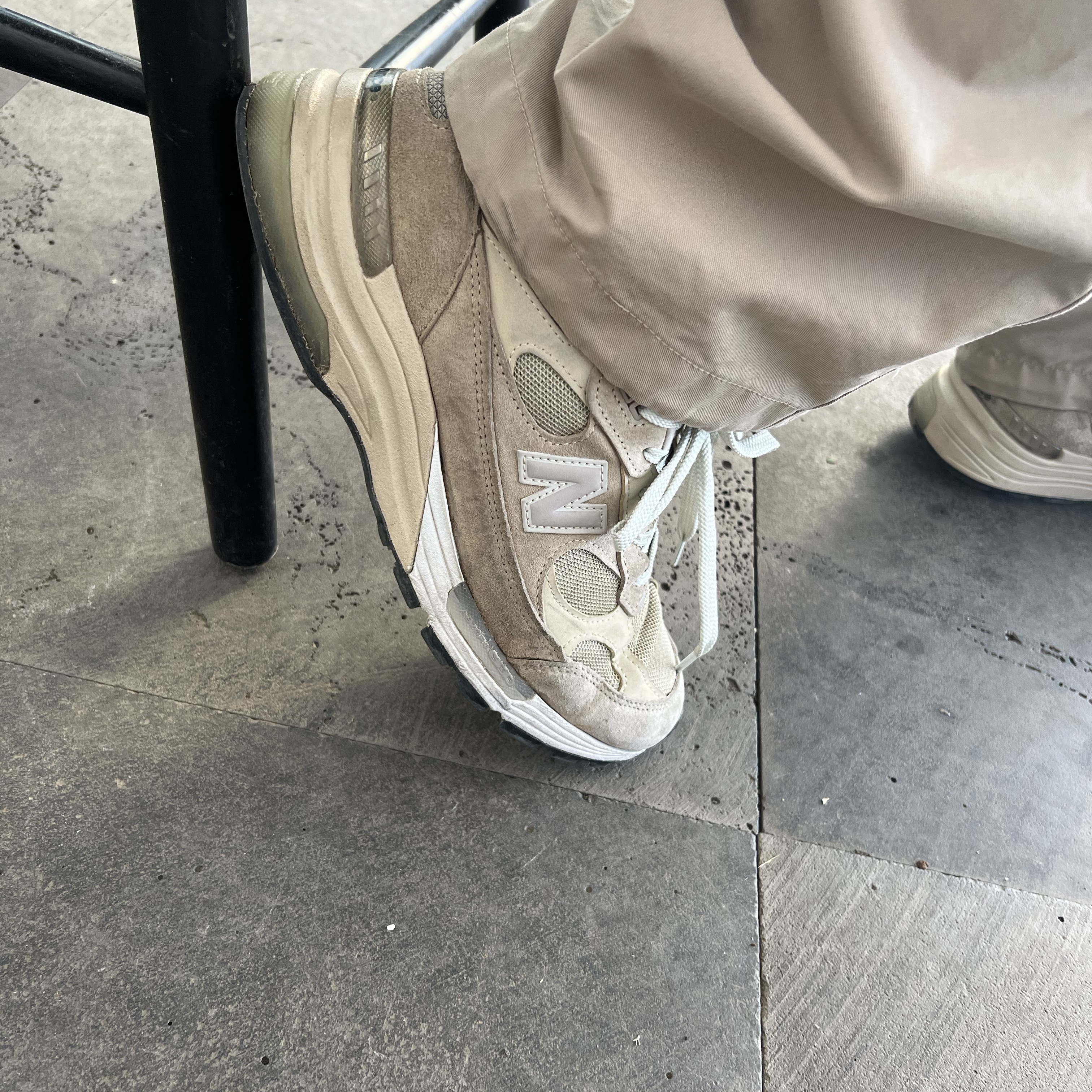 New Balance 992 Made in USA Tan 착용 스타일 - 2