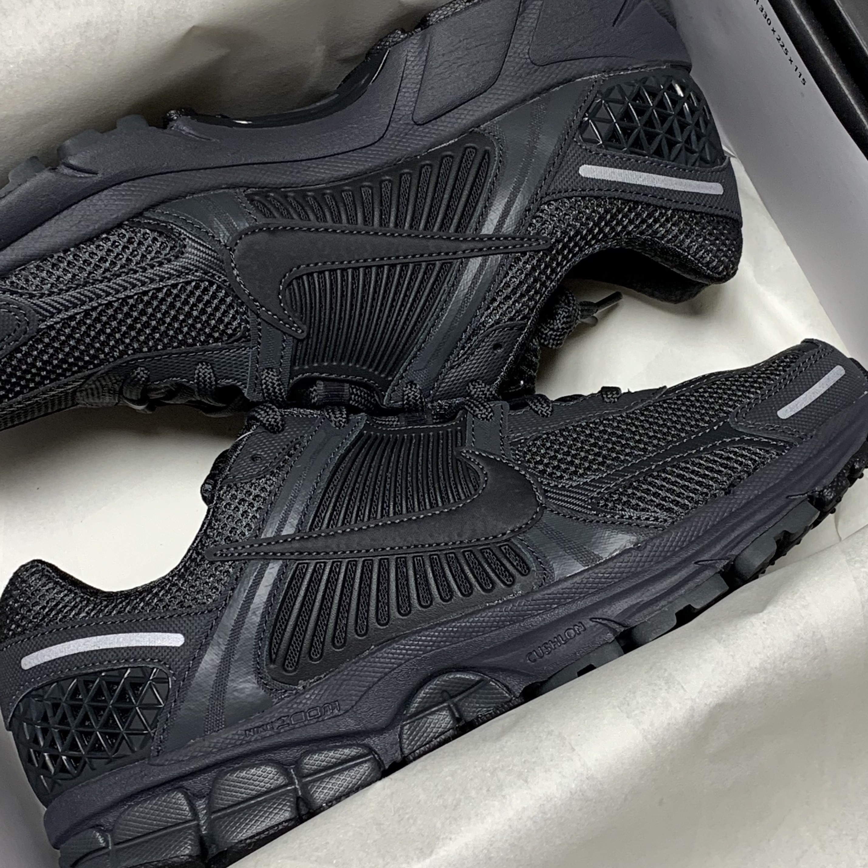 Nike Zoom Vomero 5 SP Anthracite 2023, Nike Zoom Vomero 5 SP Anthracite 2019 착용 스타일
