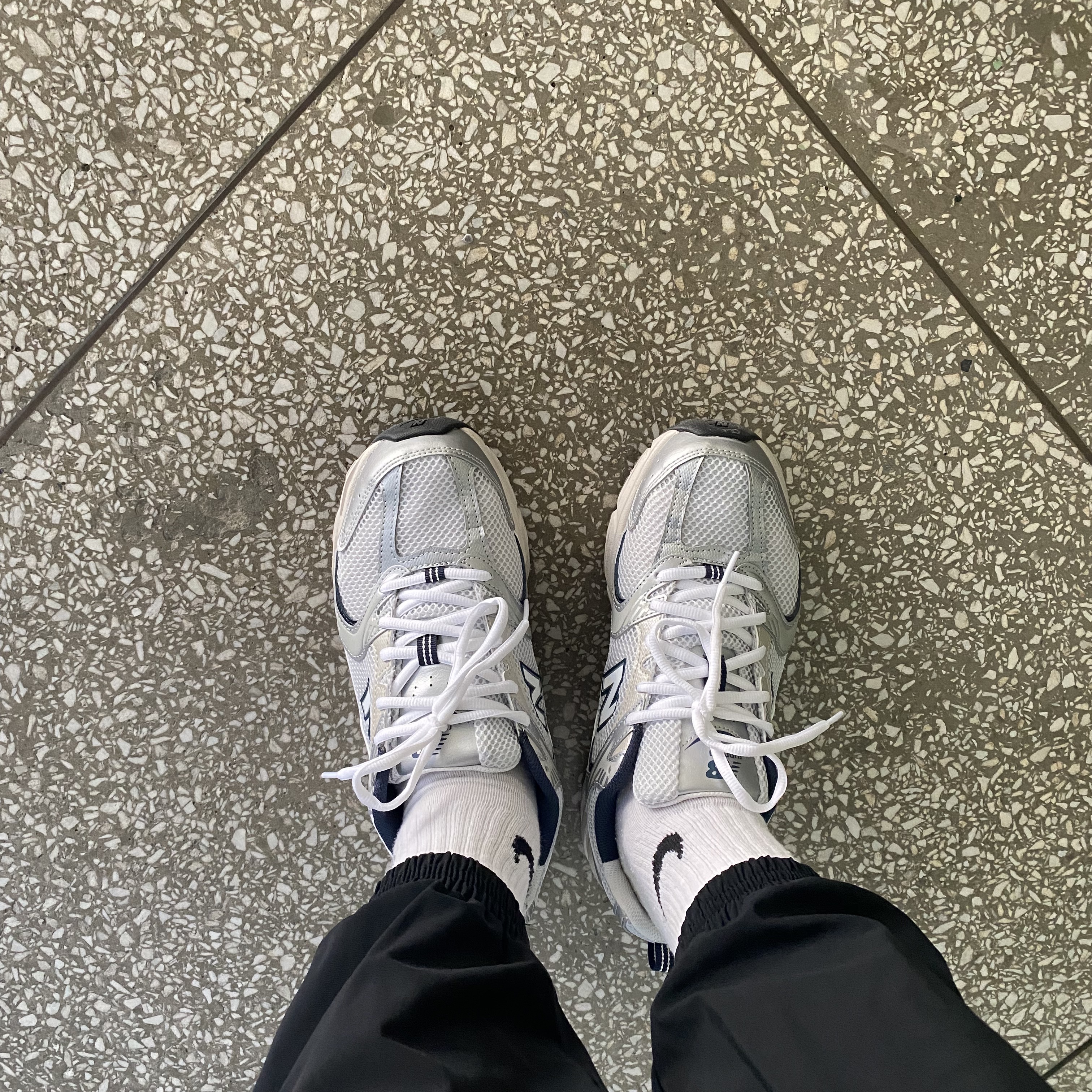 New Balance 530 Steel Grey 착용 스타일