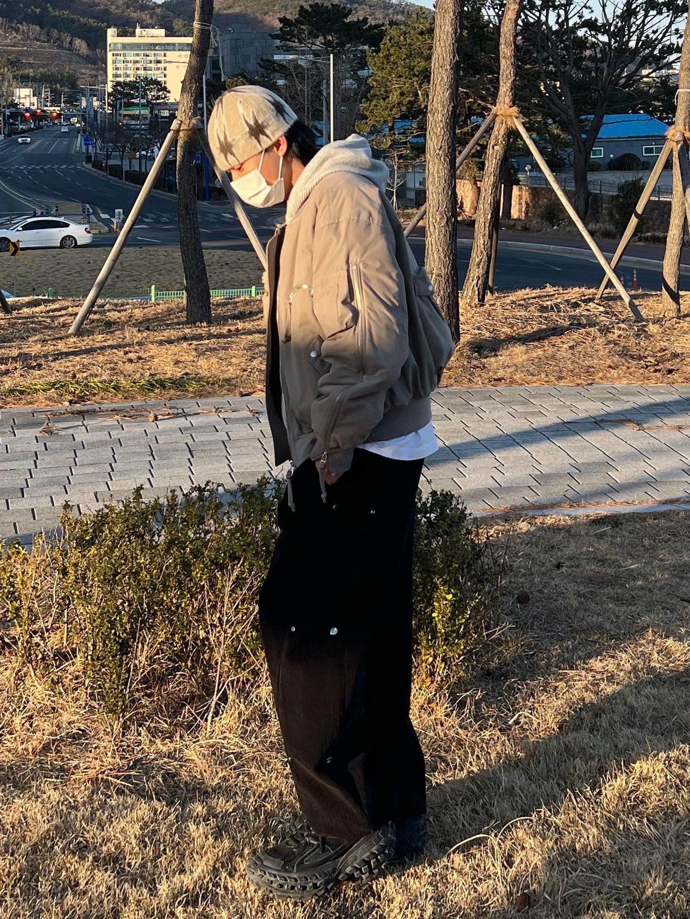 Balenciaga Defender Sneakers Black 착용 스타일 - 3