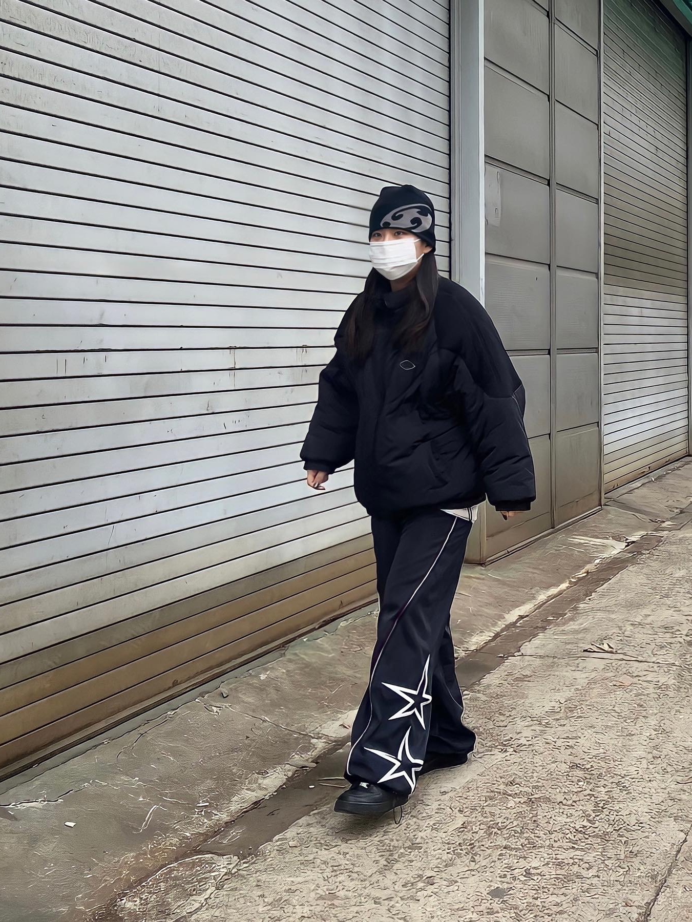 Nike Air Force 1 '07 Low Triple Black, Sansan Gear Logo Beanie Black - 22FW 착용 스타일 - 2
