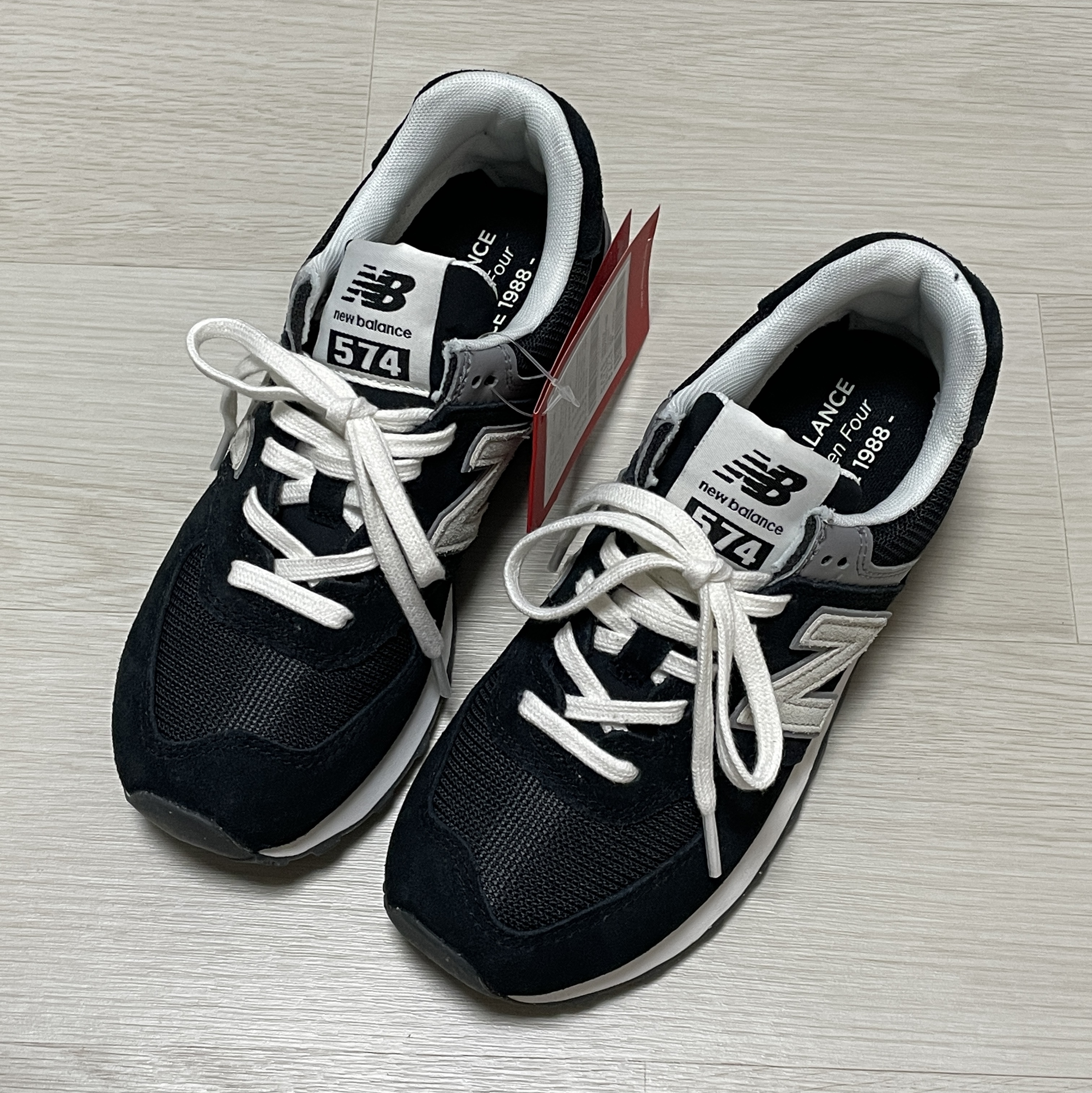 New Balance 574 Classics Reimagined Black 착용 스타일