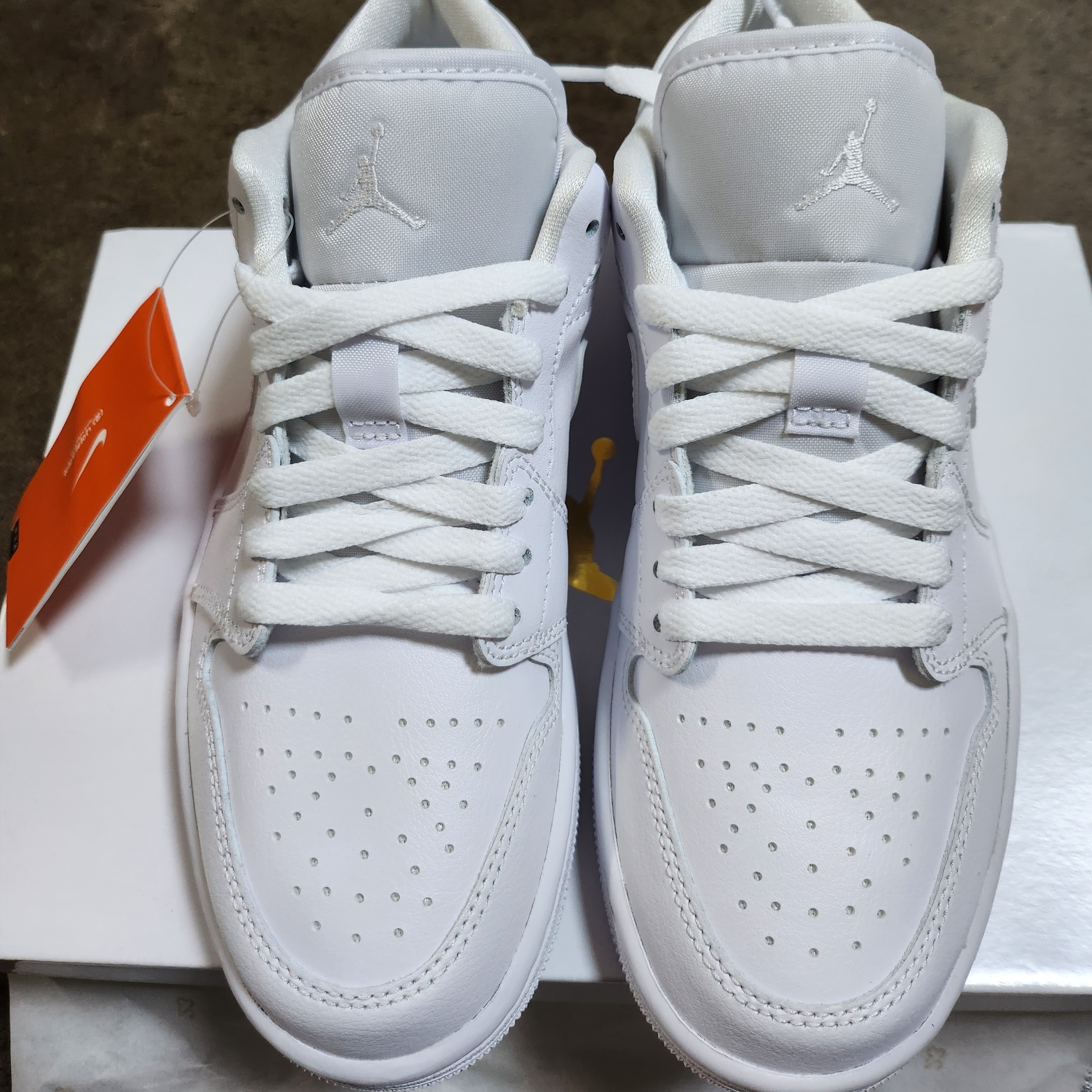 (W) Jordan 1 Low Triple White 2022 착용 스타일 - 4