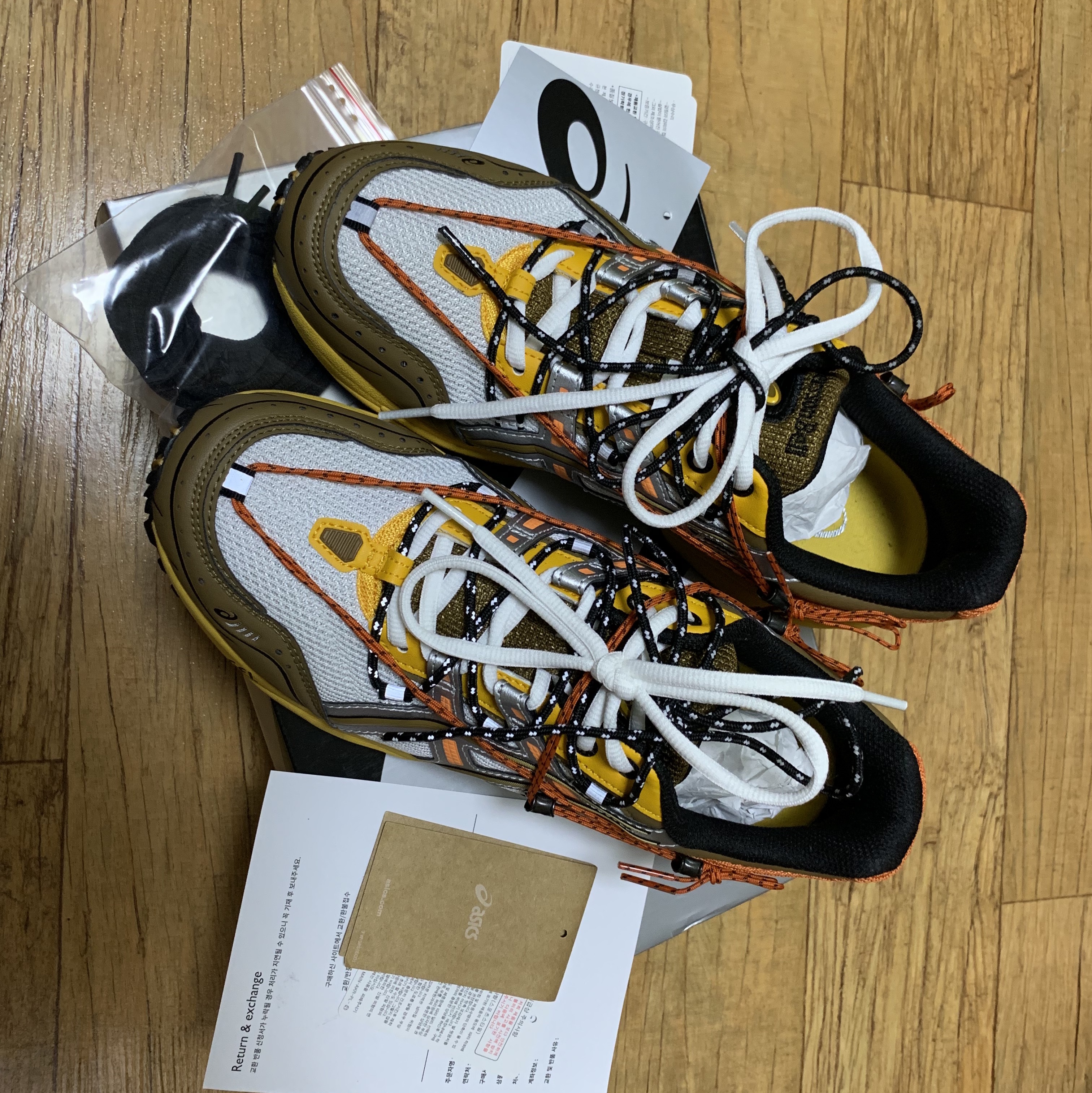 Asics x Andersson Bell Gel-1090 White Orange 착용 스타일 - 2
