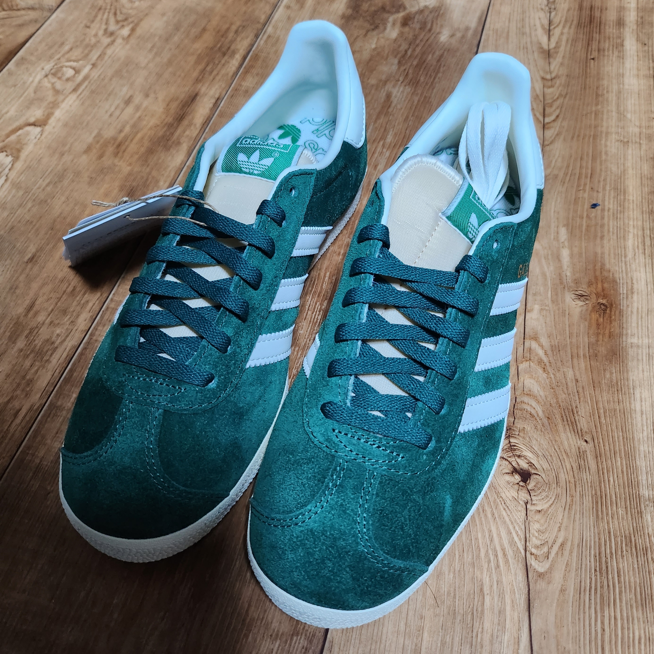 Adidas Gazelle Dark Green Cream White 착용 스타일