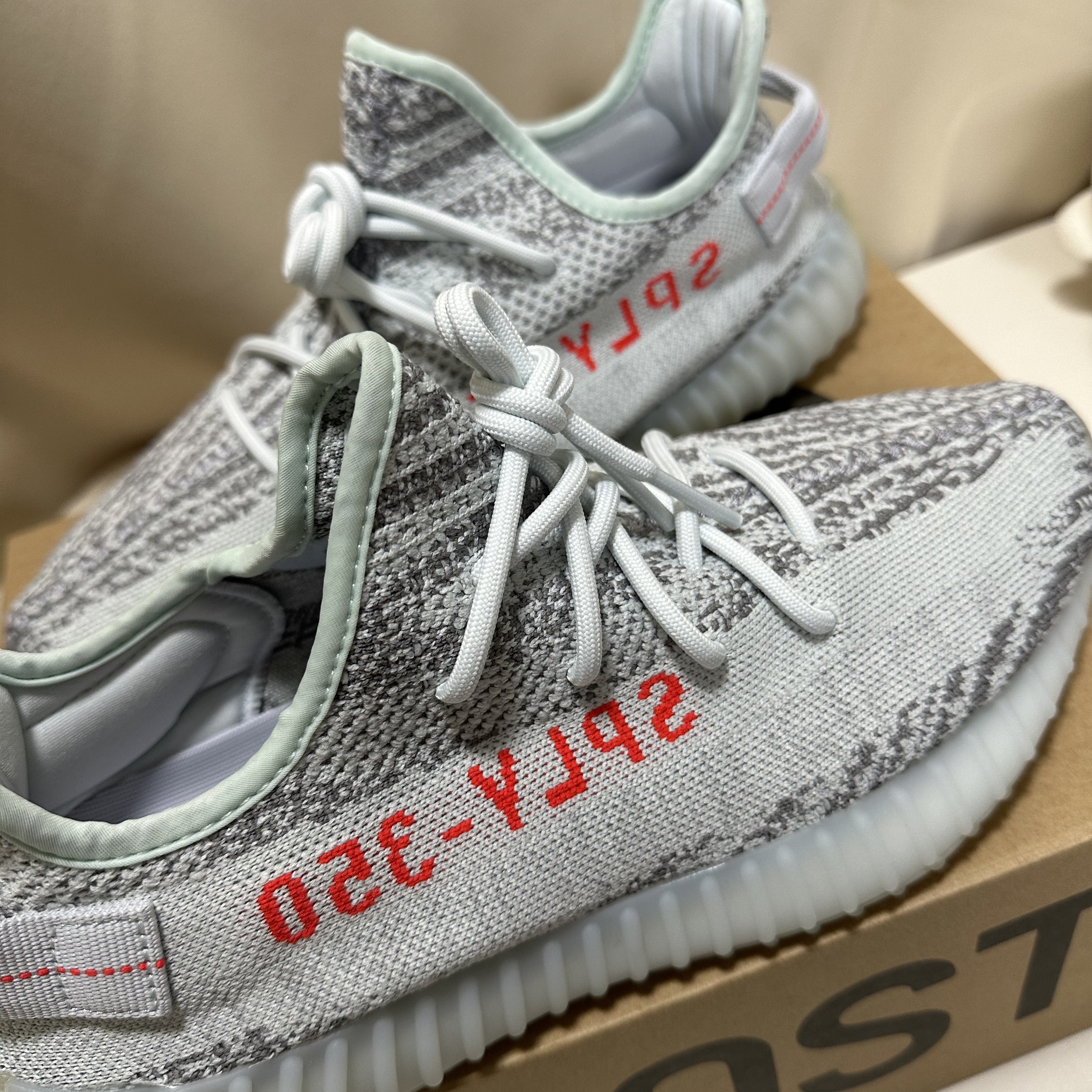 Adidas Yeezy Boost 350 V2 Blue Tint 2017 착용 스타일
