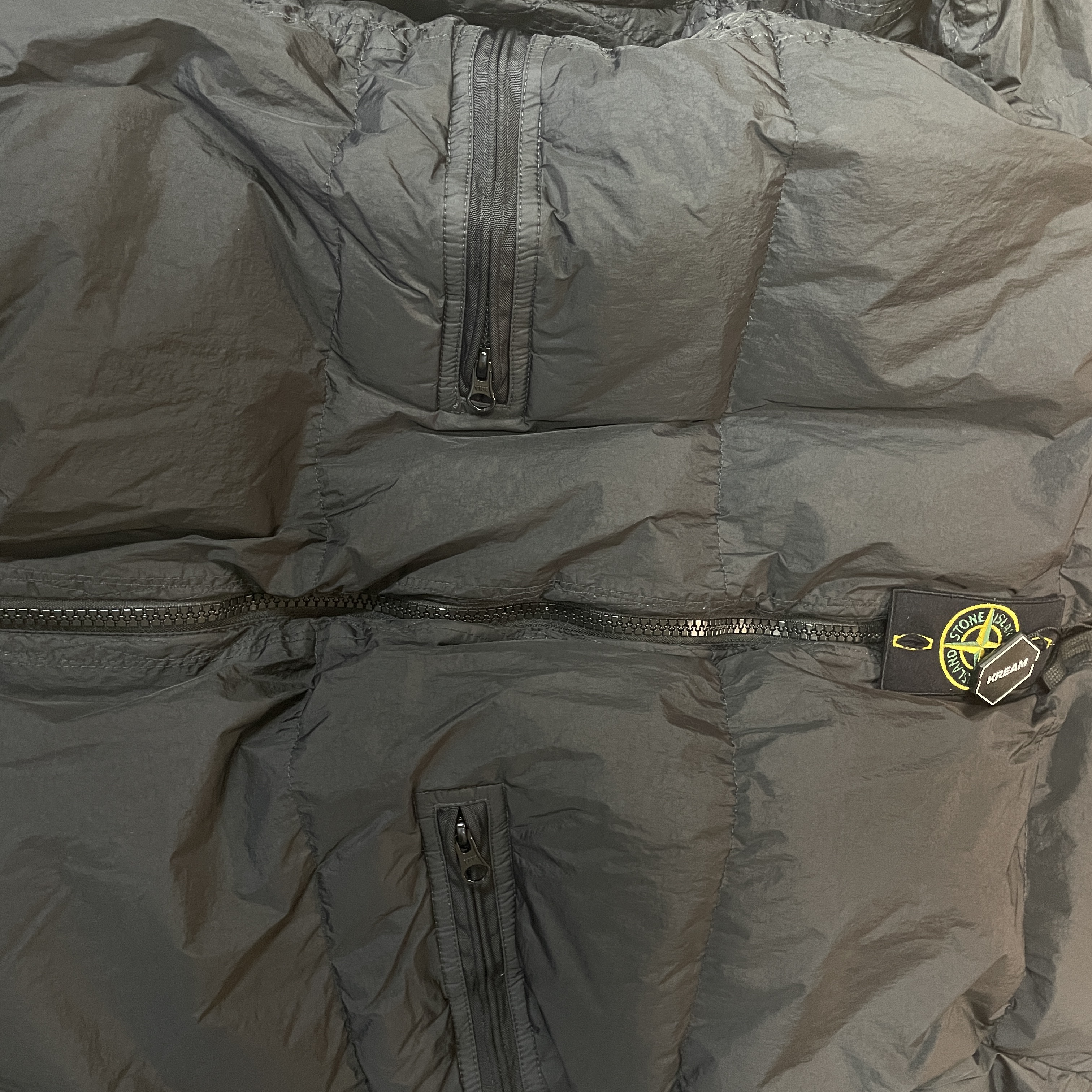 Stone Island 40223 Garment Dyed Crinkle Reps Down Jacket Black - 22FW 착용 스타일