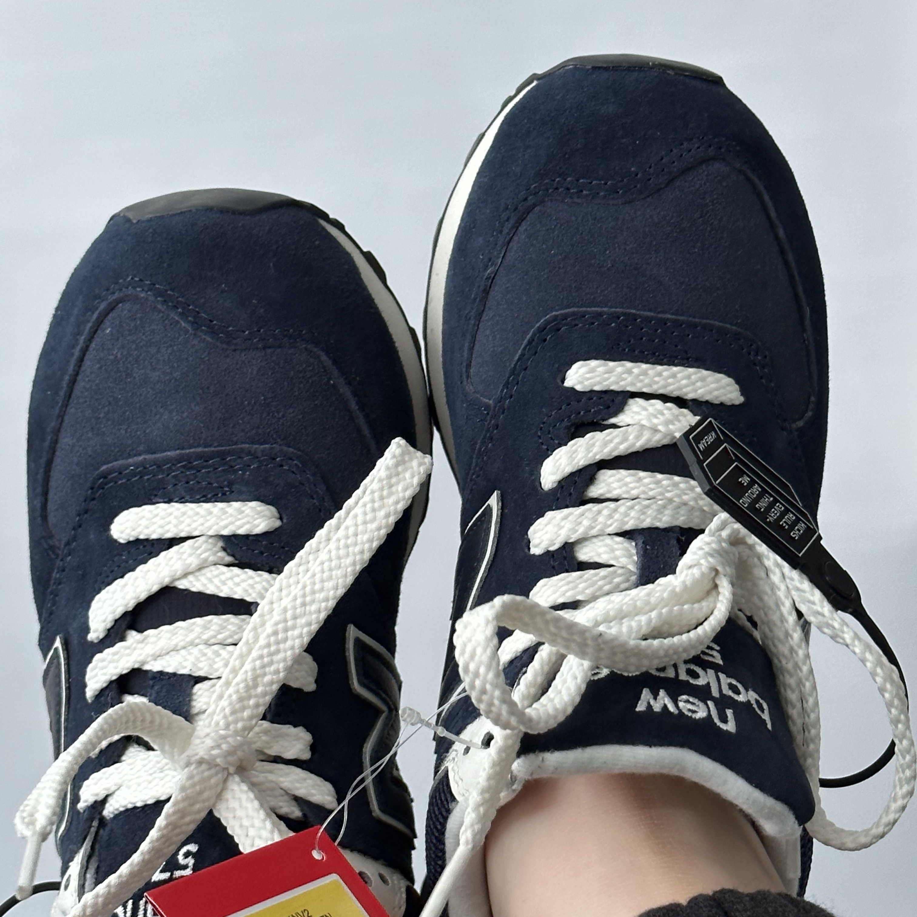 New Balance 574 Navy White 착용 스타일