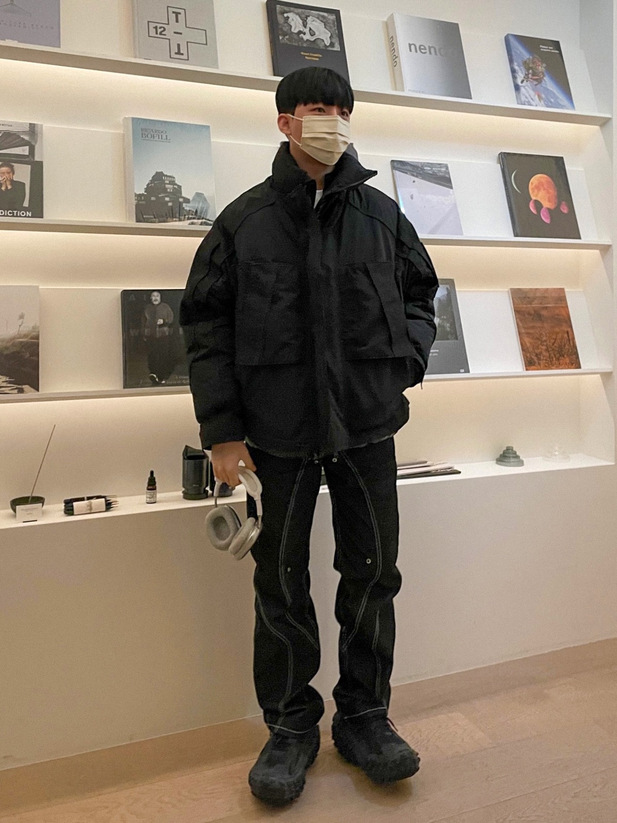 Juun.J Layered Mid Length Down Jumper Black - 22FW, Balenciaga Defender Sneakers Black 착용 스타일 - 1