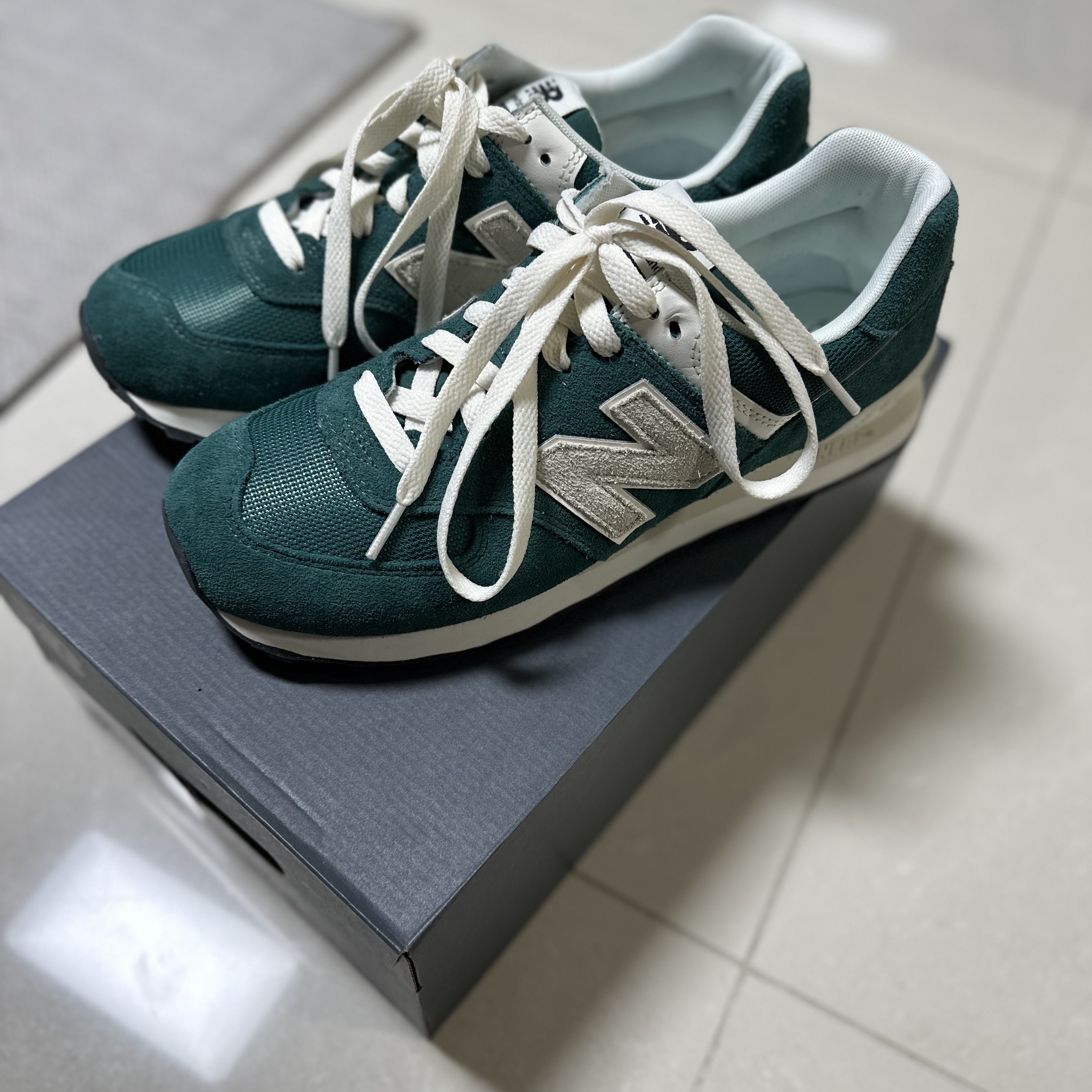 New Balance 574 Classics Reimagined Green 착용 스타일 - 1