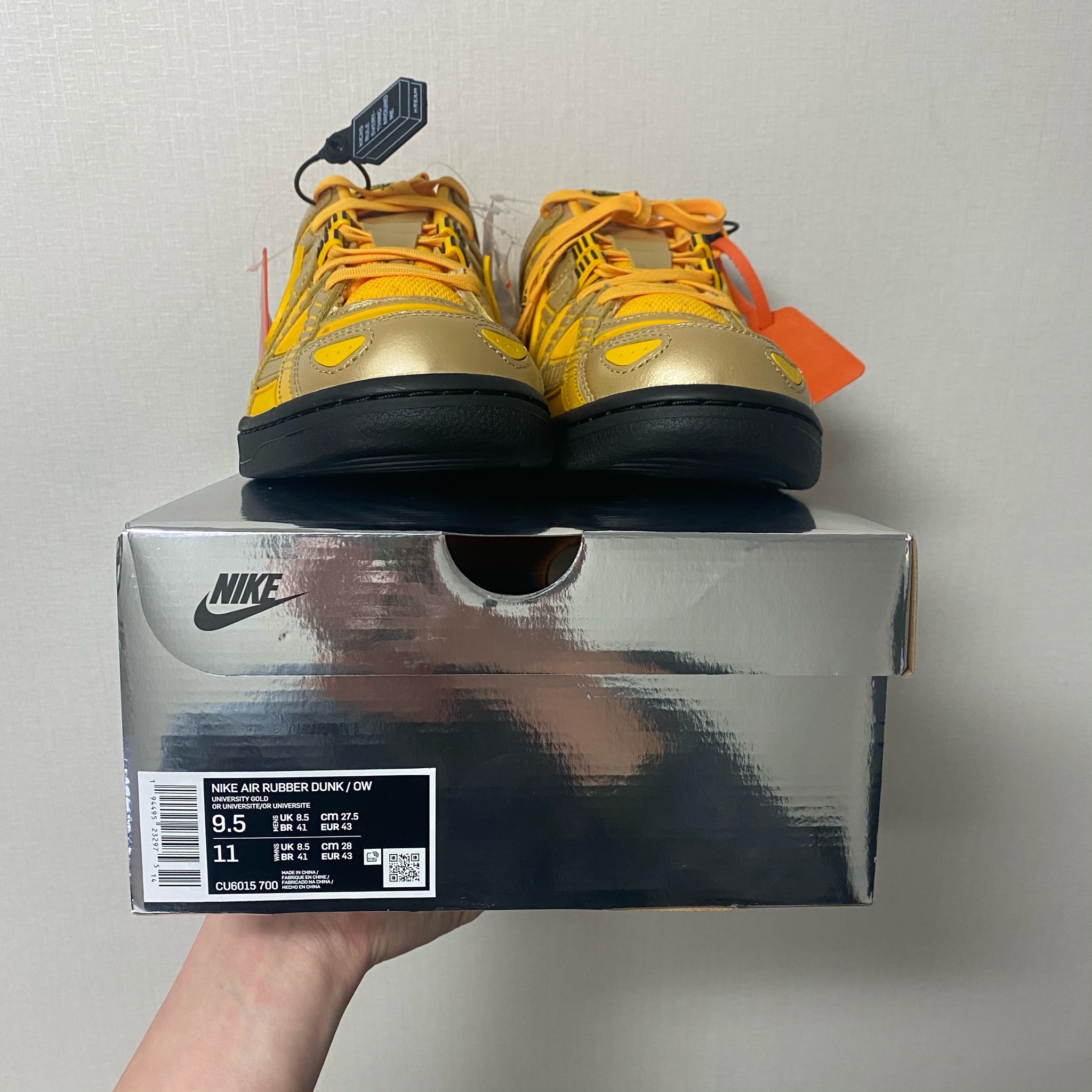 Nike x Off-White Air Rubber Dunk University Gold 착용 스타일 - 2