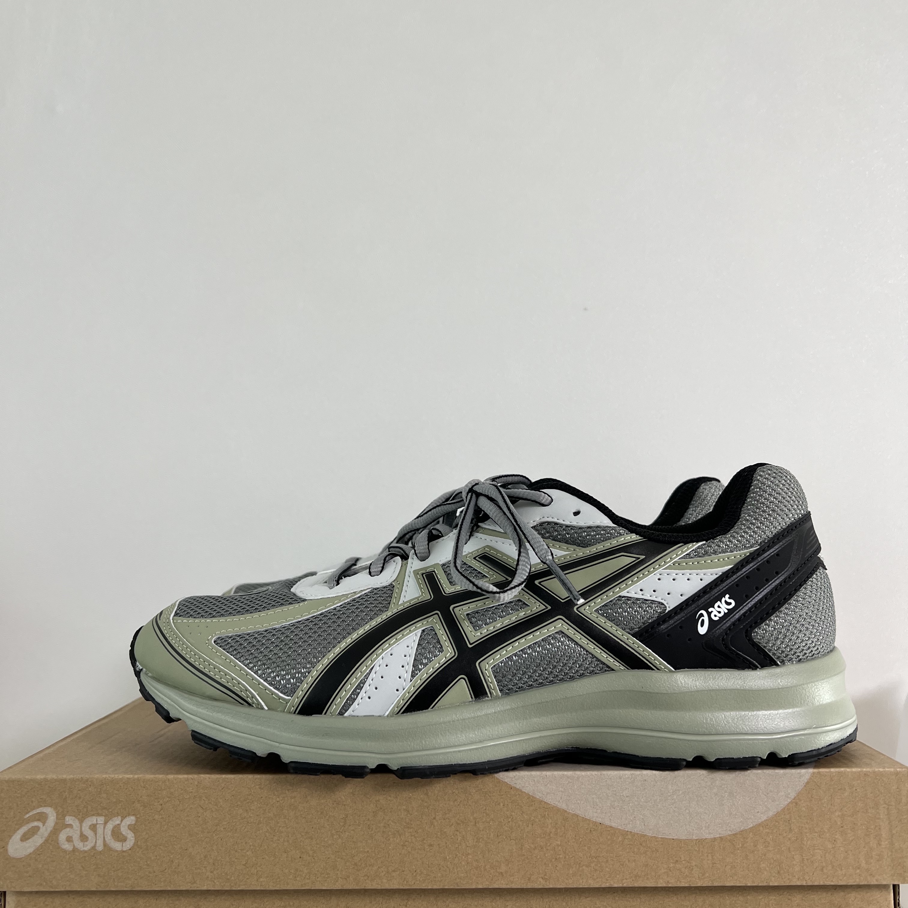 Asics Jog 100 S Sheet Rock - 2E Wide 착용 스타일 - 3