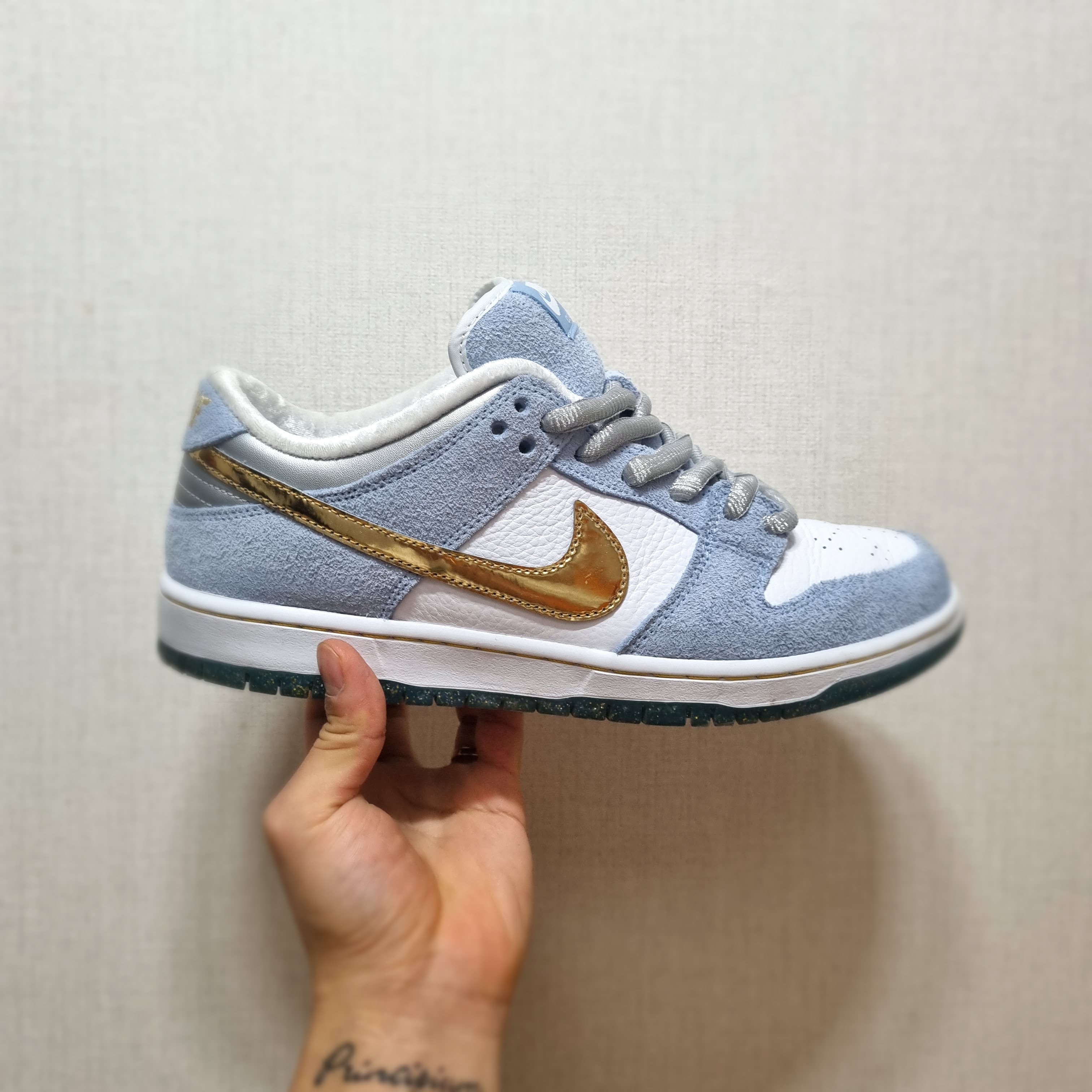 Nike x Sean Cliver SB Dunk Low Holiday Special 착용 스타일