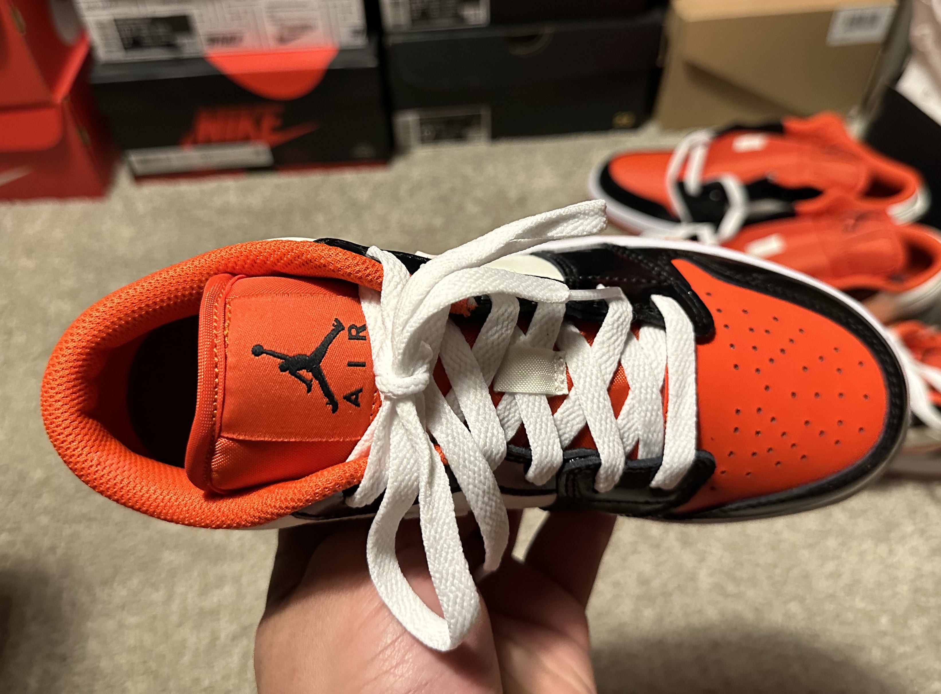 (GS) Jordan 1 Low SE Team Orange Black 착용 스타일 - 4