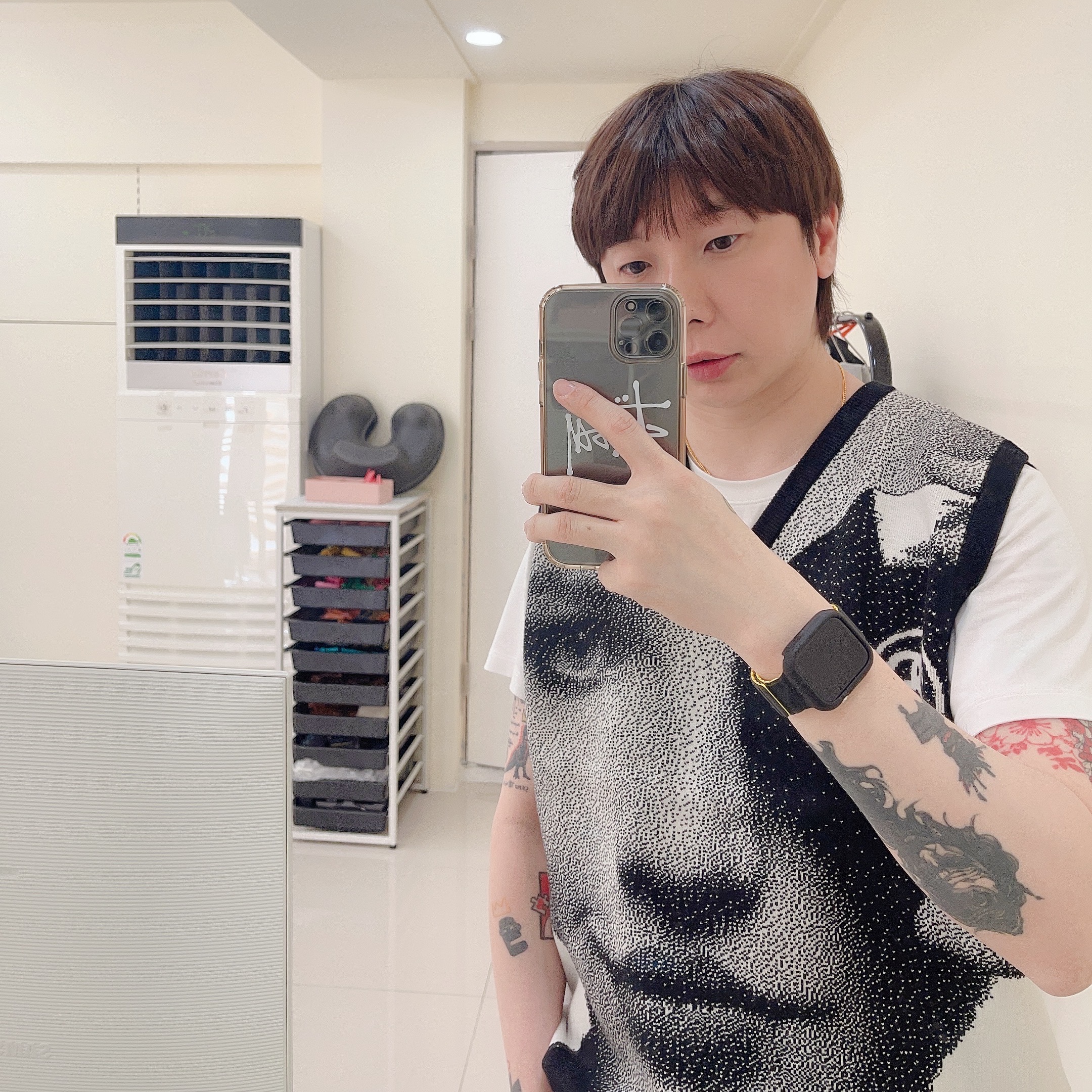 Stussy Photo Jacquard Vest Black 착용 스타일