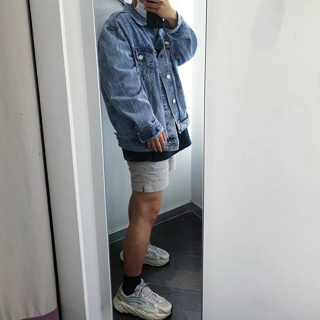 Adidas Yeezy Boost 700 V2 Static 2018 착용 스타일 - 1
